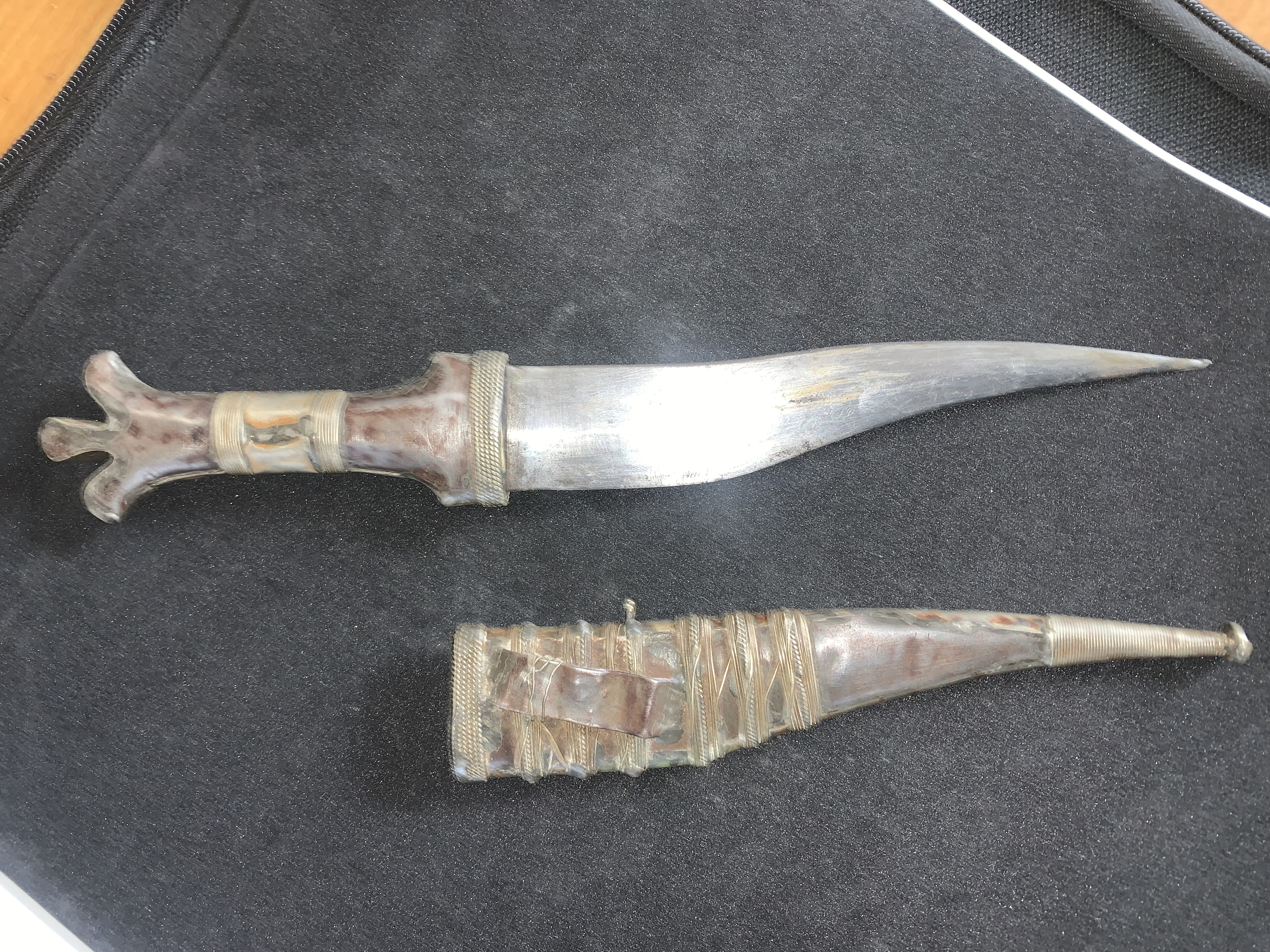 Fine Silver‑Mounted Moroccan Koummya Dagger with Garnet Cabochons, Very old