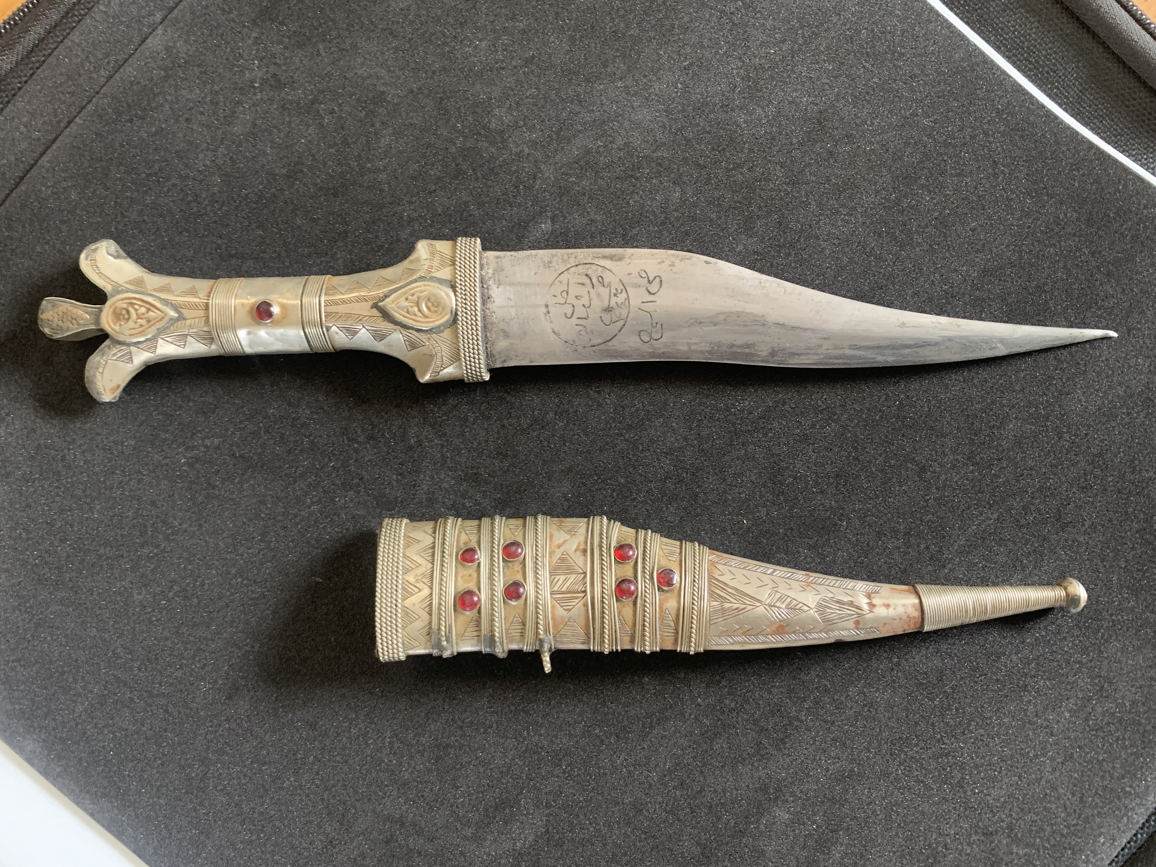 Fine Silver‑Mounted Moroccan Koummya Dagger with Garnet Cabochons, Very old