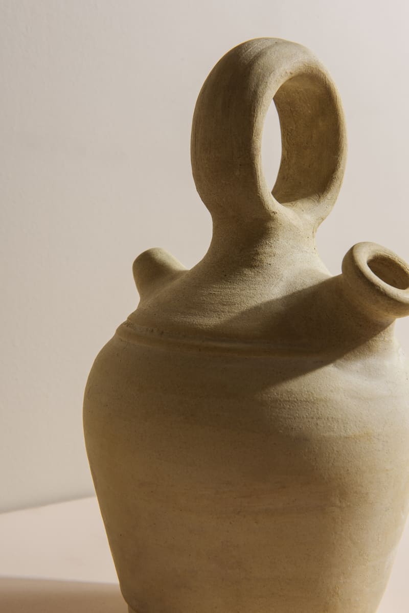 Botijo de barro artesanal