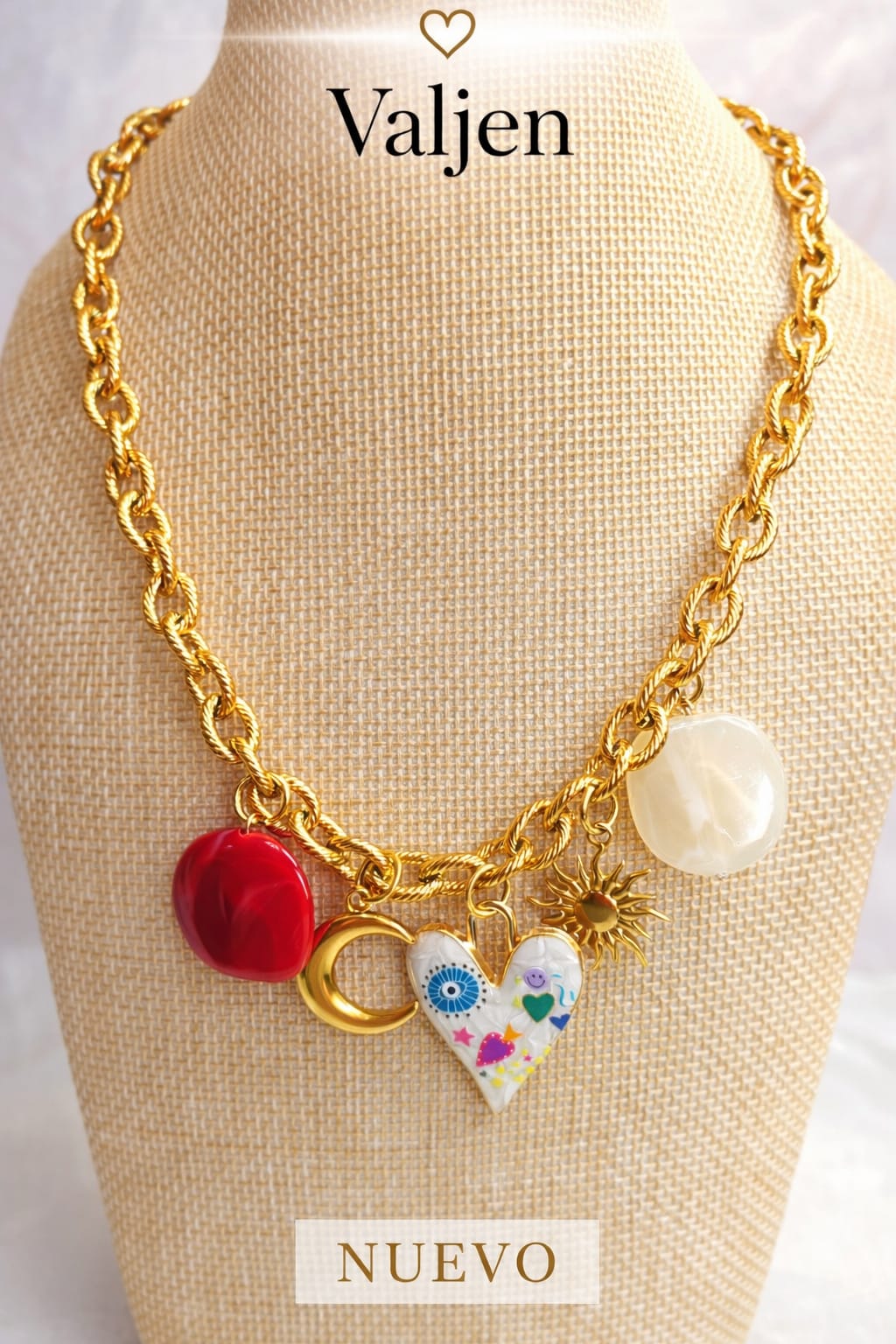 Collar Dorado con Dijes y Charms