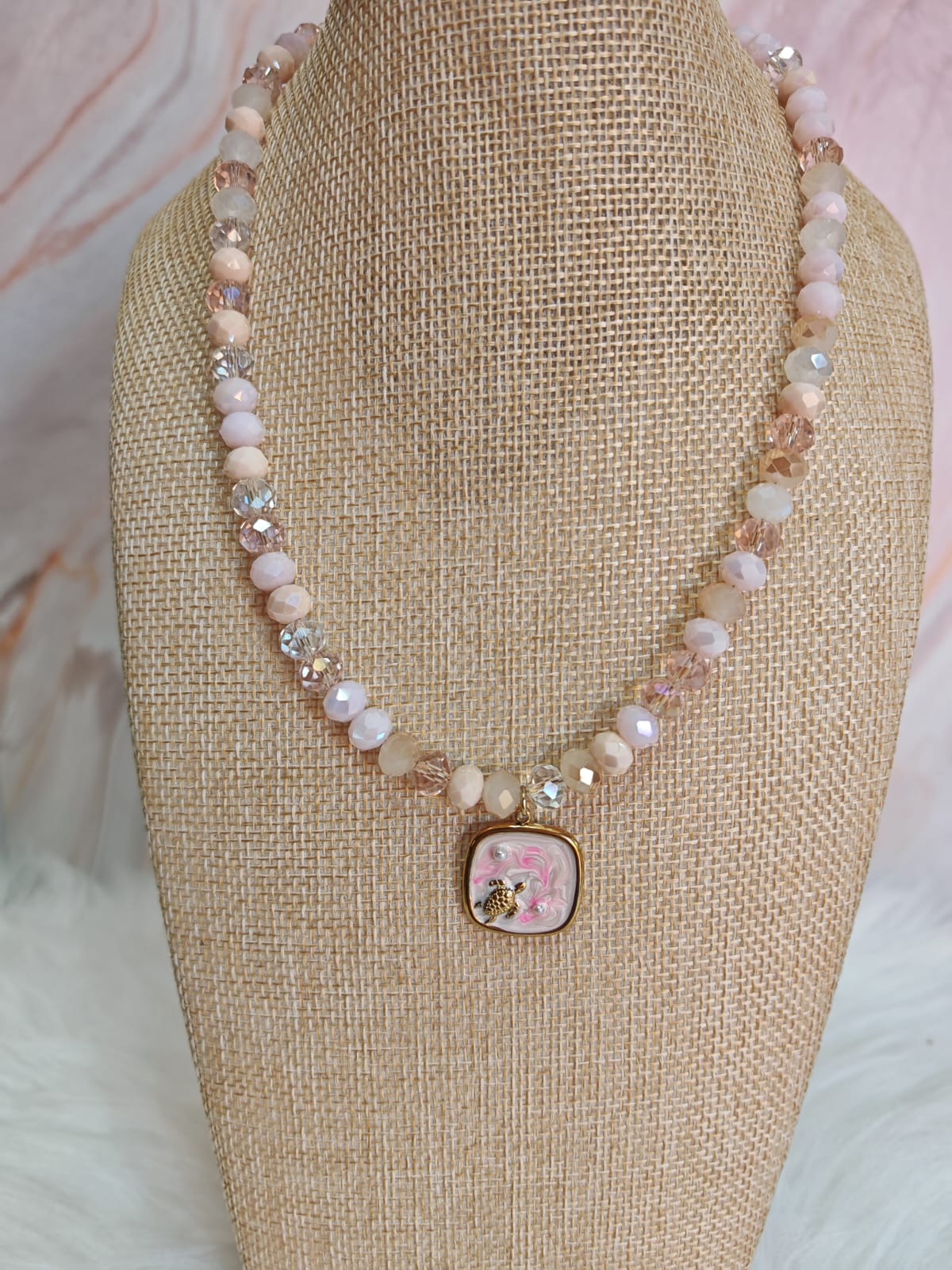 Collar de Cuentas Rosadas