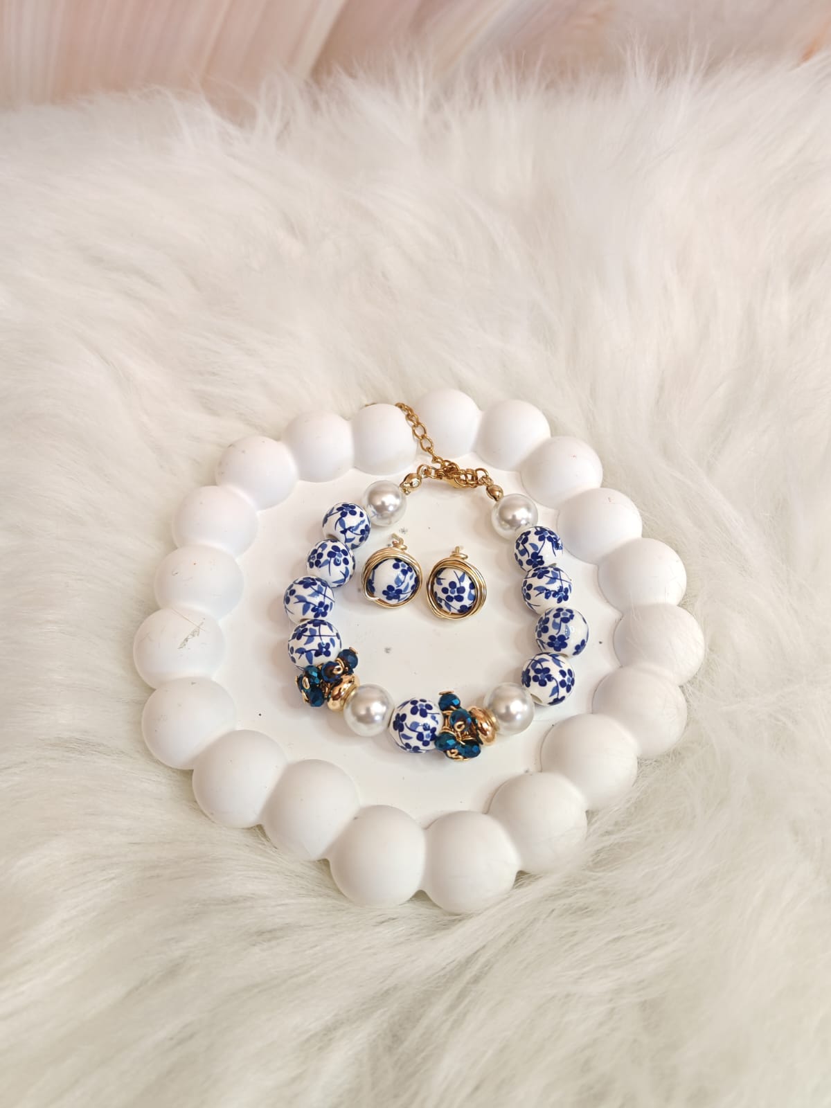 Set de Pulsera y Aretes de Perlas en Porcelana