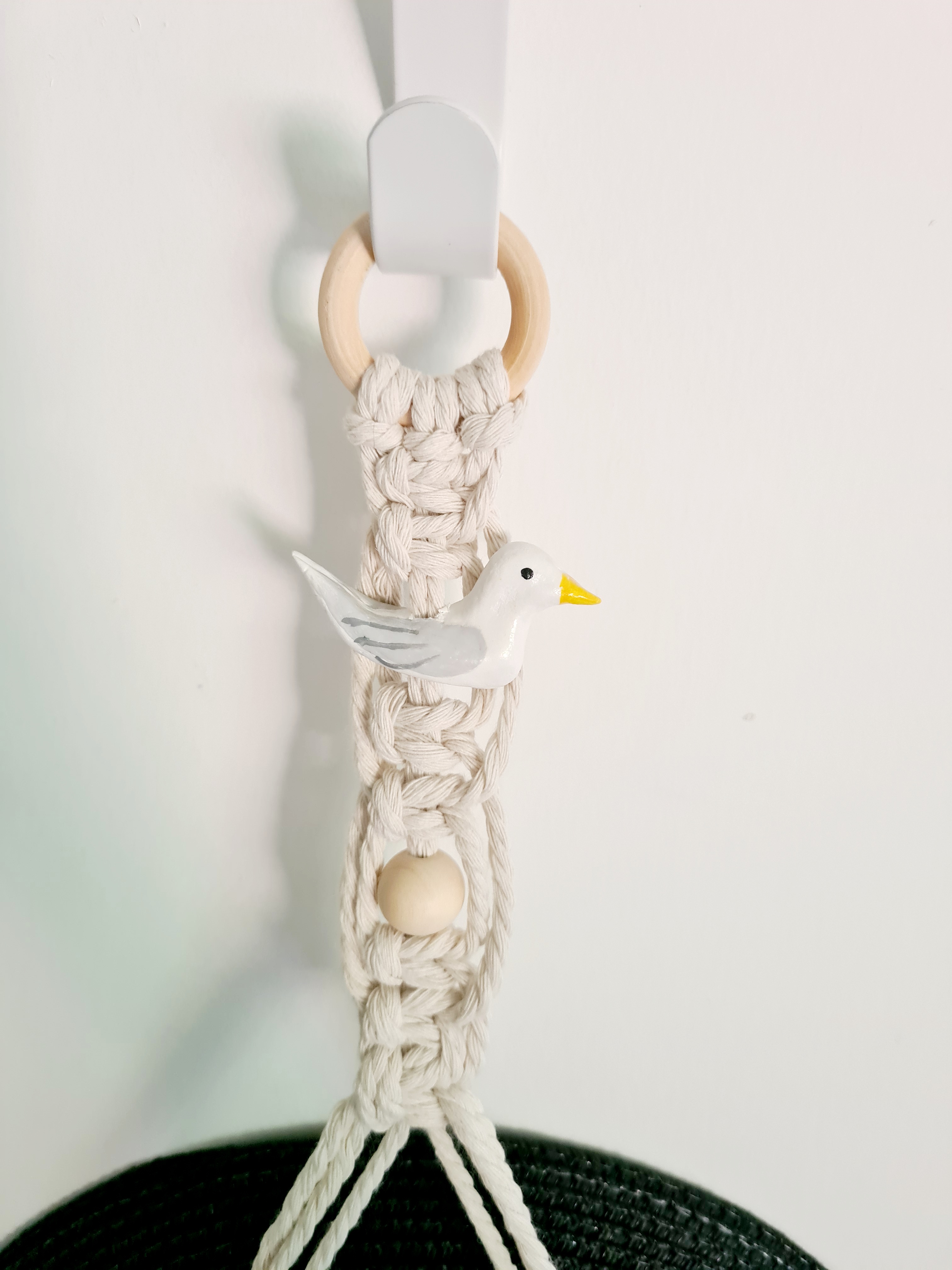 Hat holder with clay Seagull accent