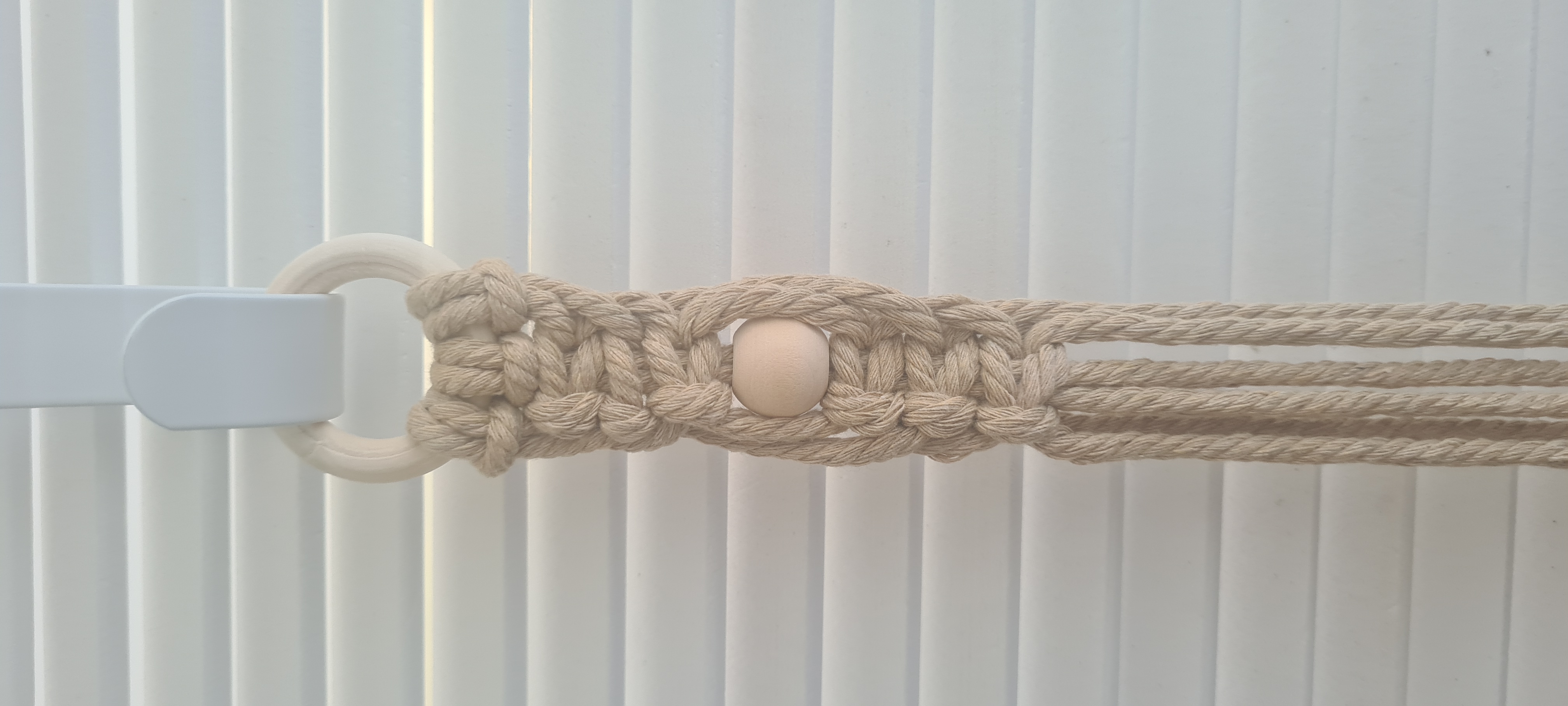 Hat holder with clay Seagull accent