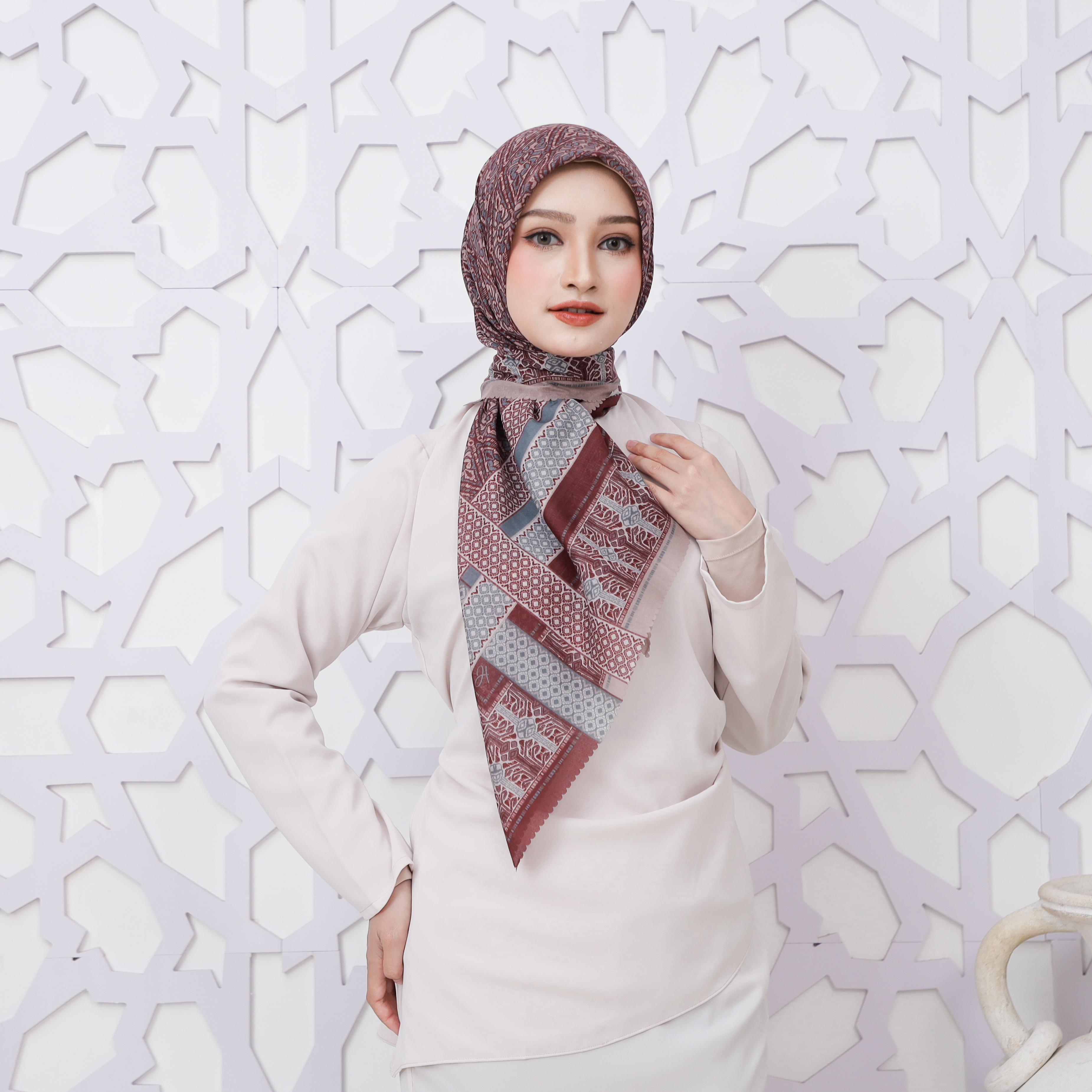 TENUN DELAMAK MAROON