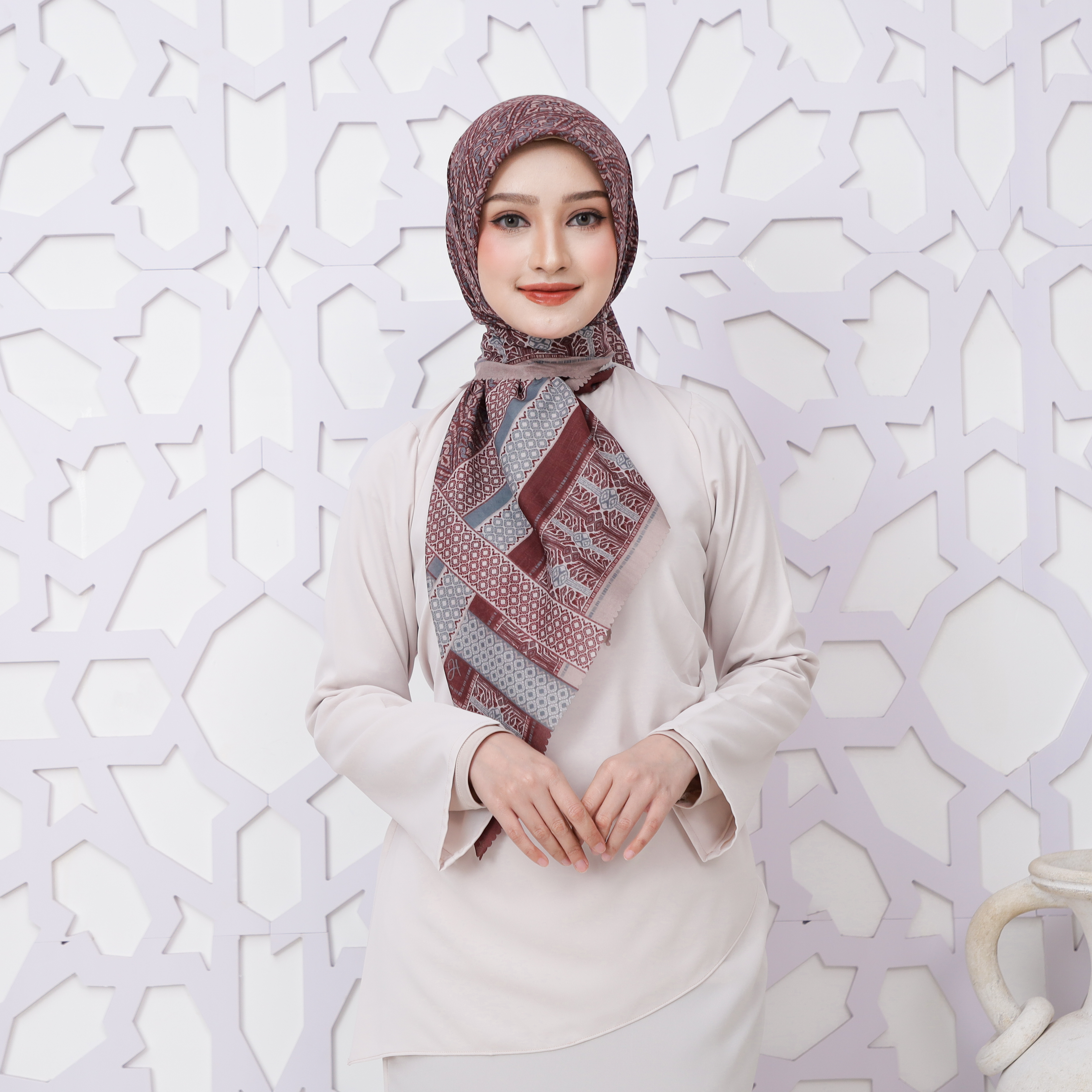 TENUN DELAMAK MAROON