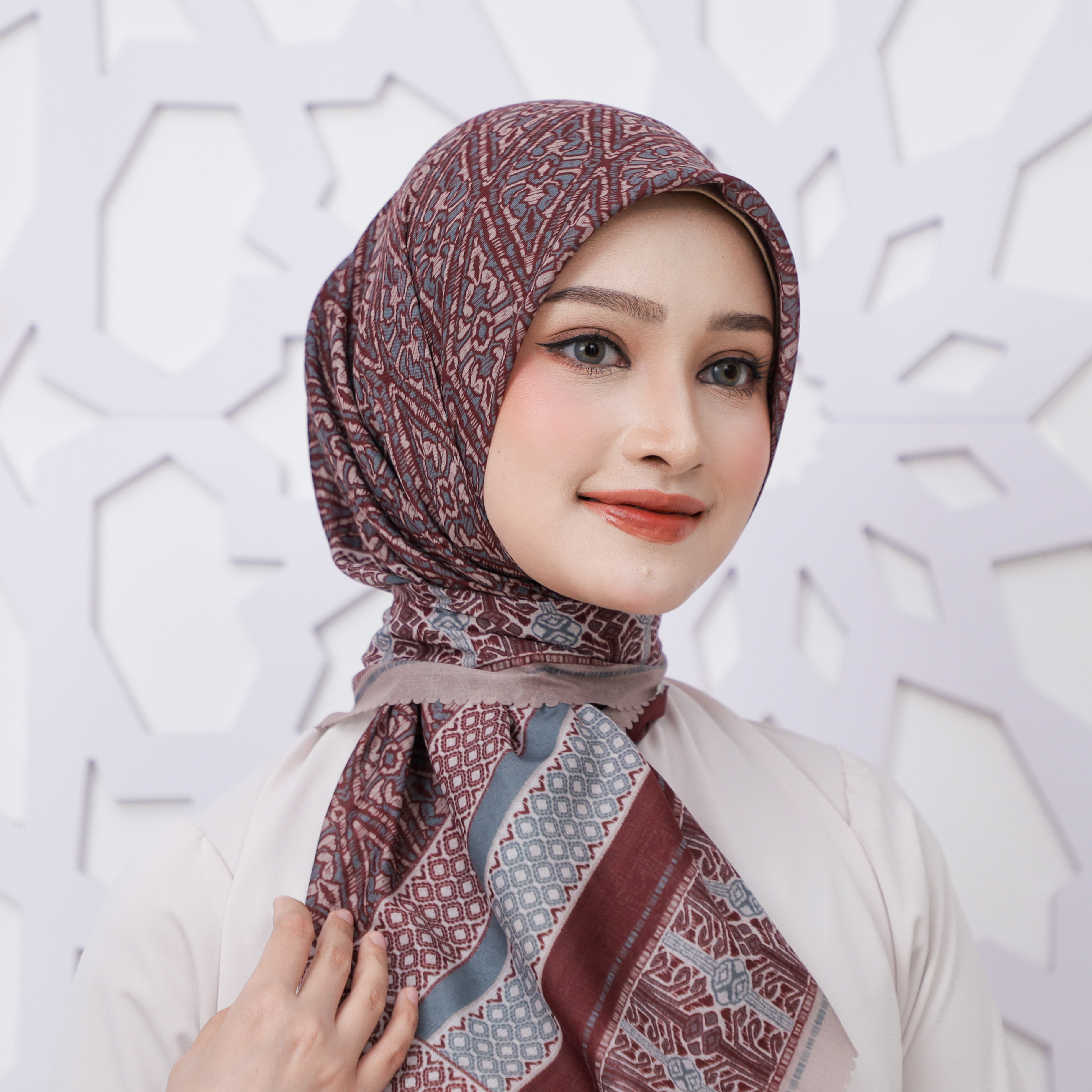 TENUN DELAMAK MAROON
