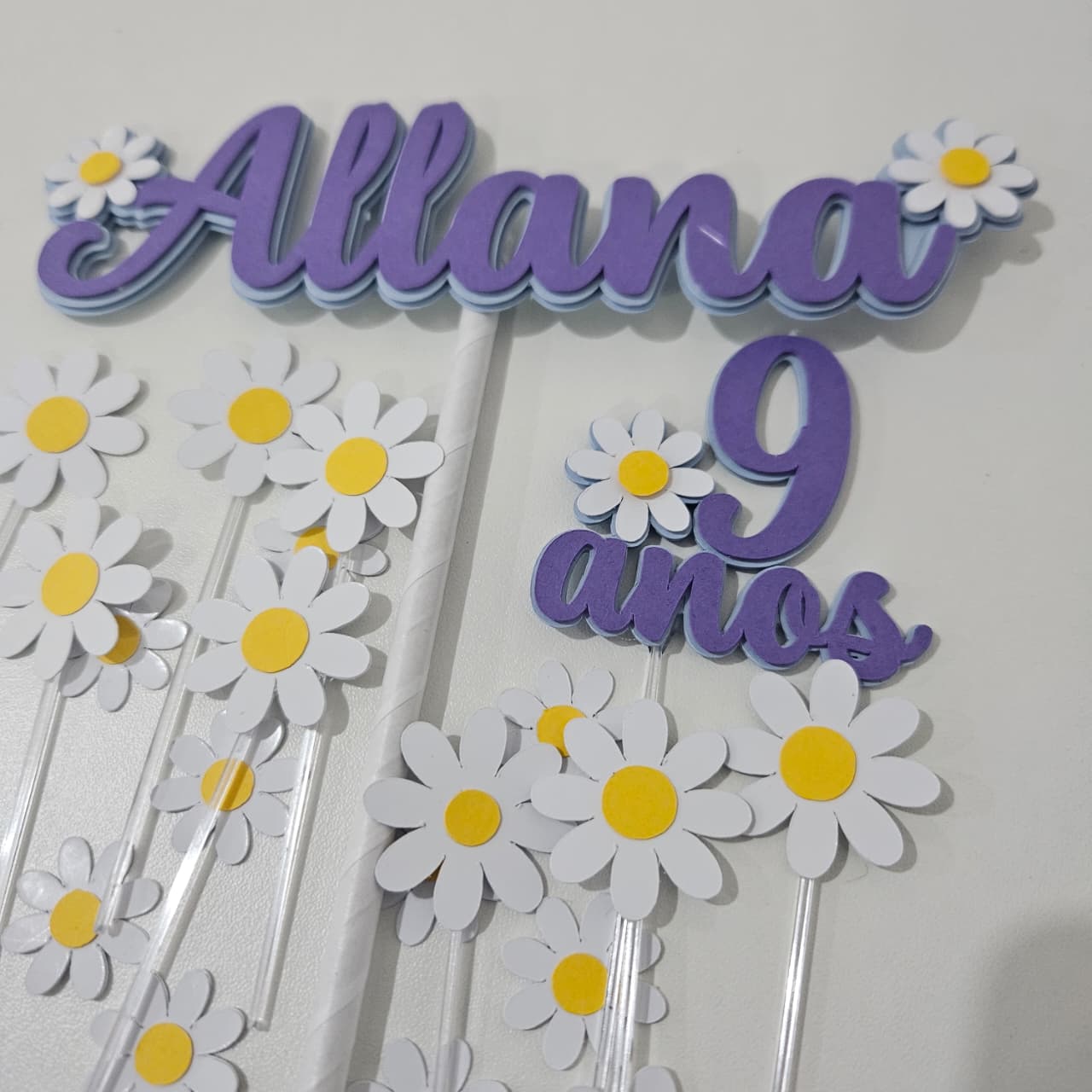 Bolo Decorado Lilás com Margaridas