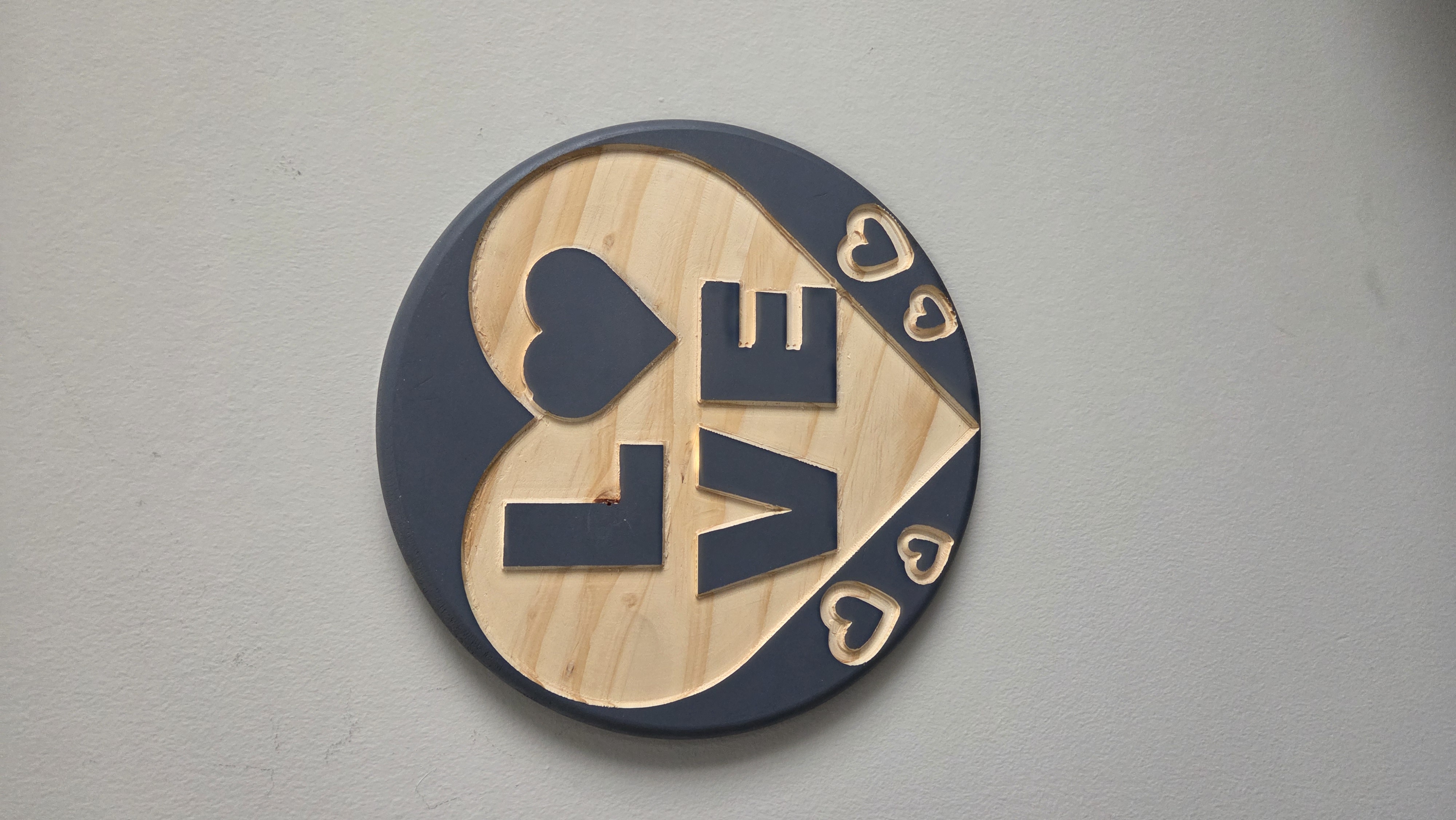 Round L❤️VE Wall Sign