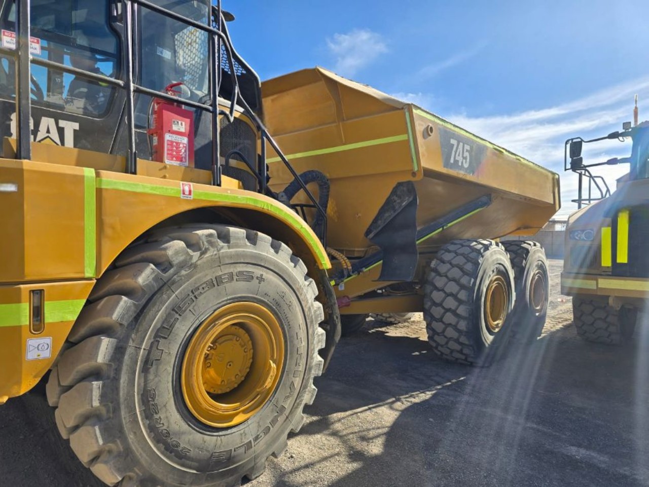 Camión Articulado CATERPILLAR 745