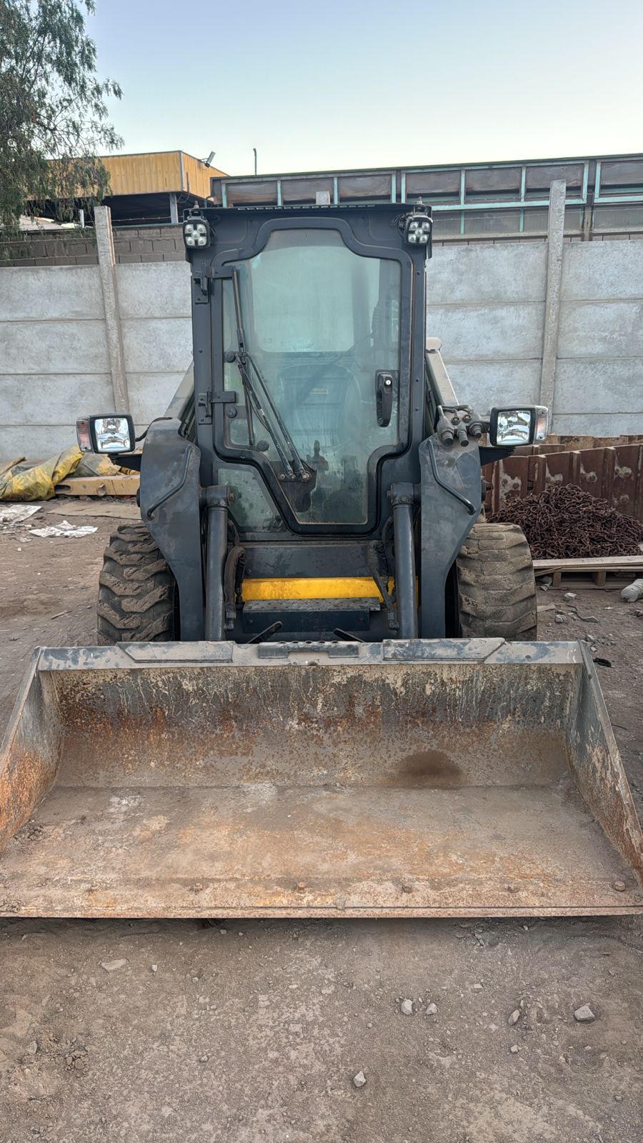 Mini Cargador NEW HOLLAND L318