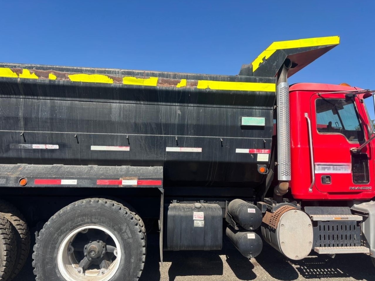 Camión Tolva MACK GU813E