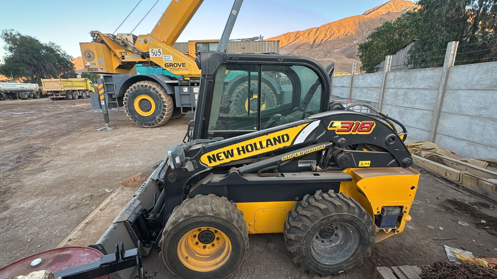 Mini Cargador NEW HOLLAND L318