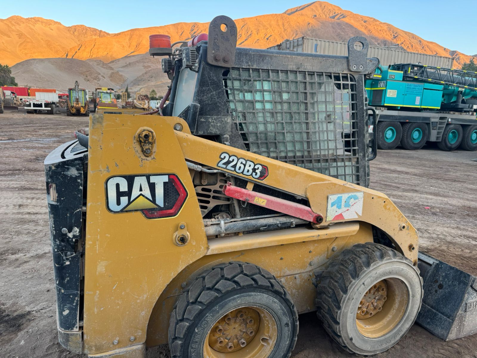 Mini Cargador CATERPILLAR 226B3