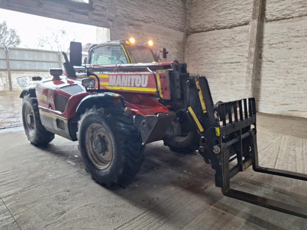  Manipulador MANITOU MT-X1030ST