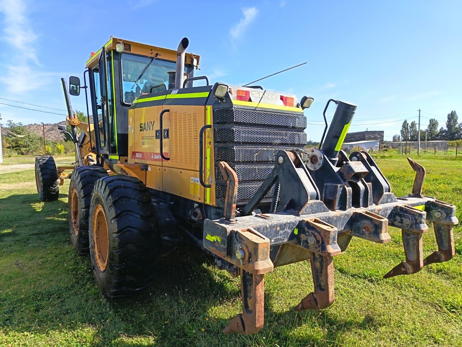 Motoniveladora SANY SMG200