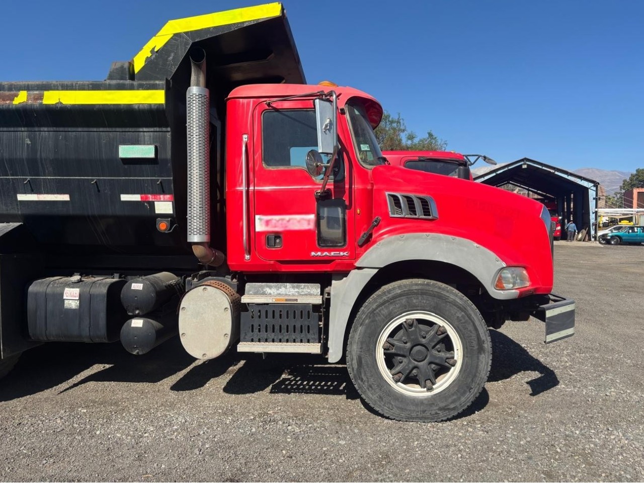 Camión Tolva MACK GU813E