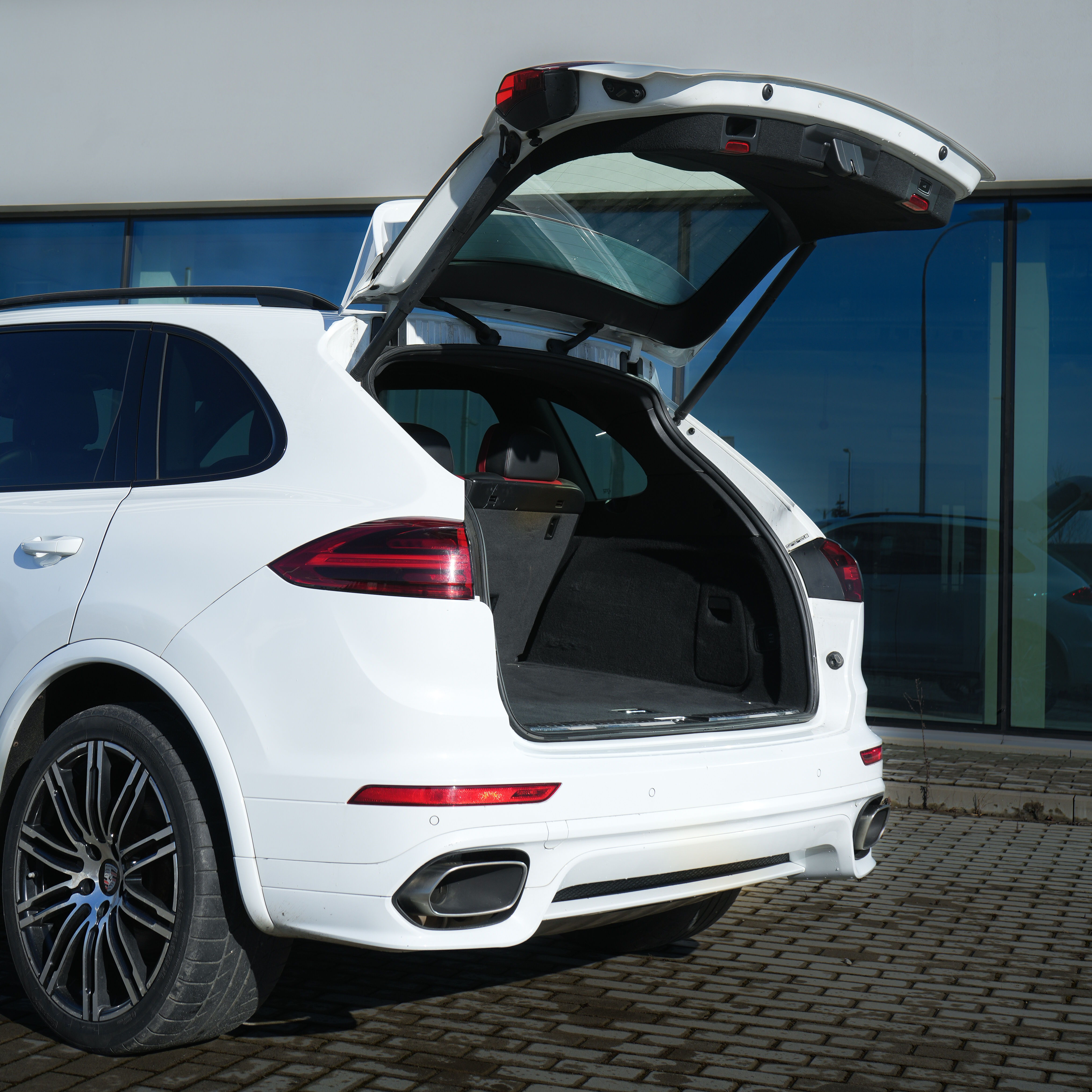 Porsche Cayenne 2015r.