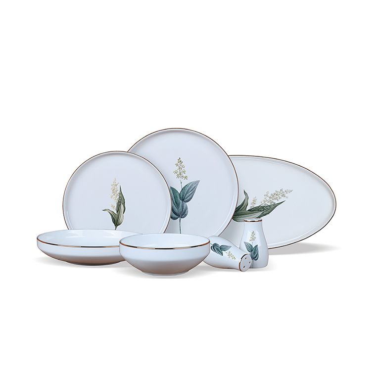 Service de vaisselle blanche motif fleur