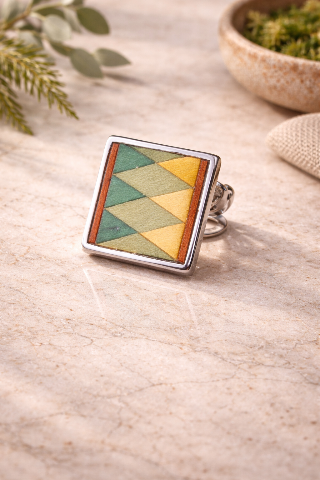 Anillo geométrico madera