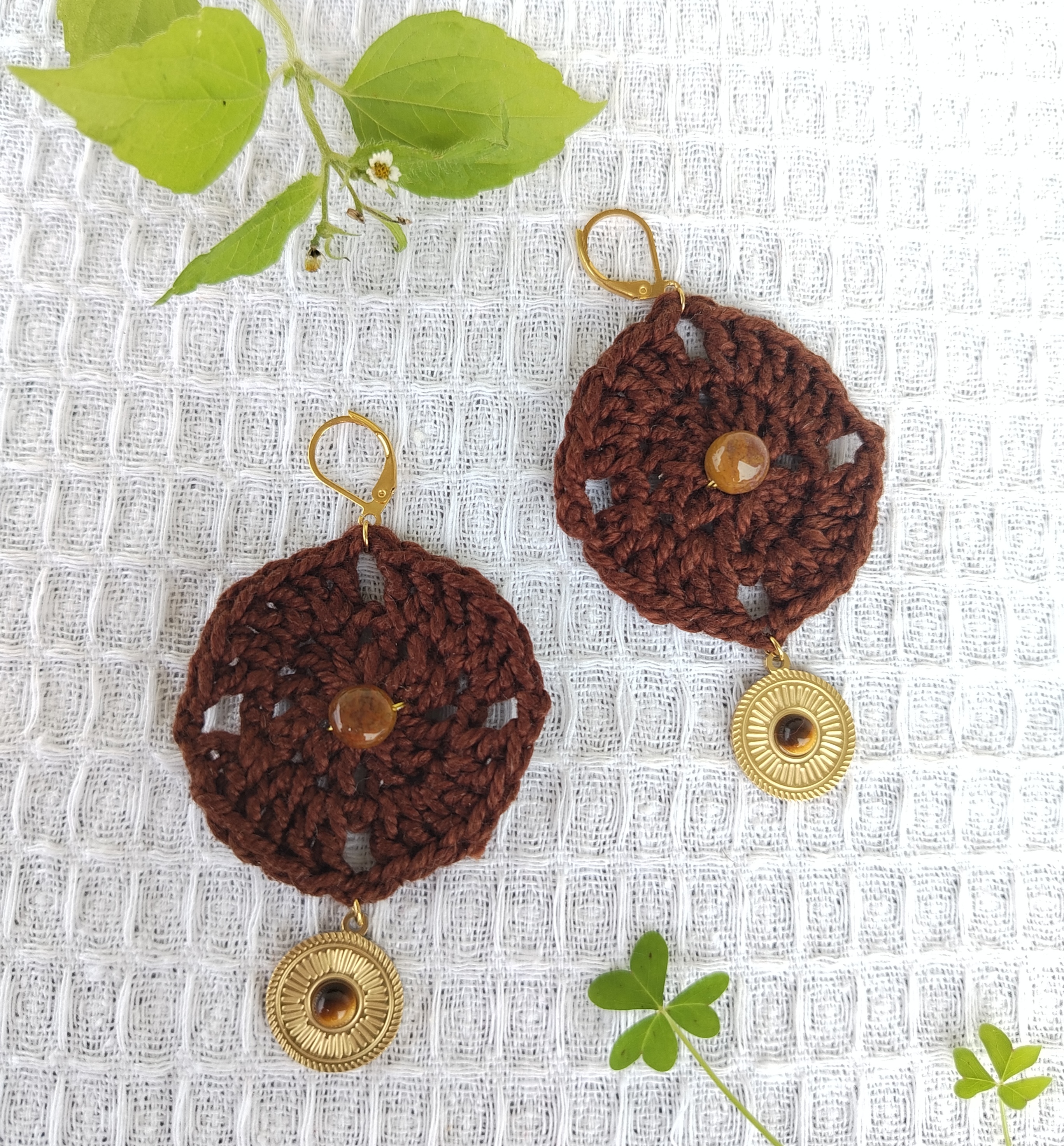 Pendientes de crochet marrón
