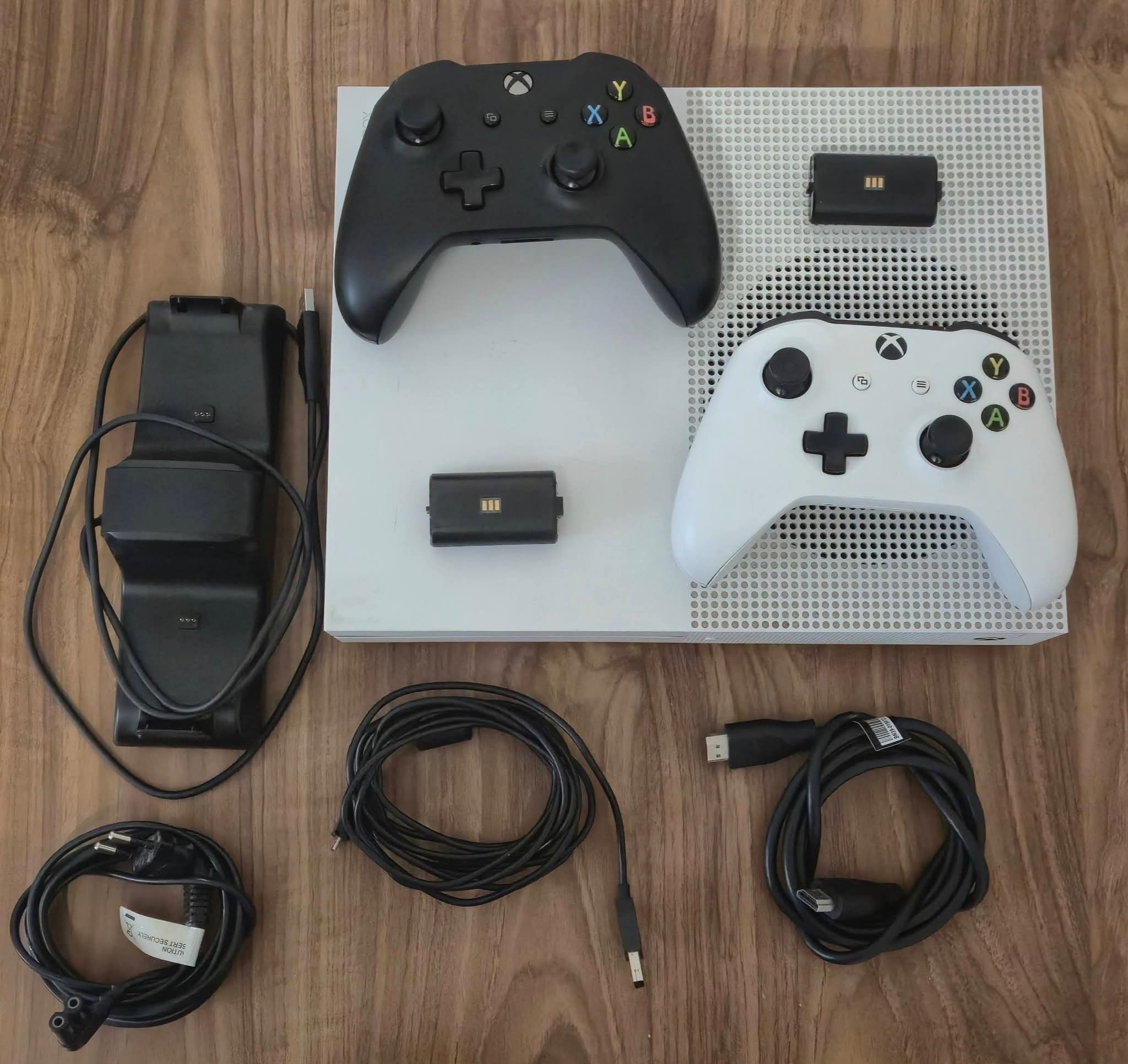 Console Xbox One S - 1 To ( lot complet) 