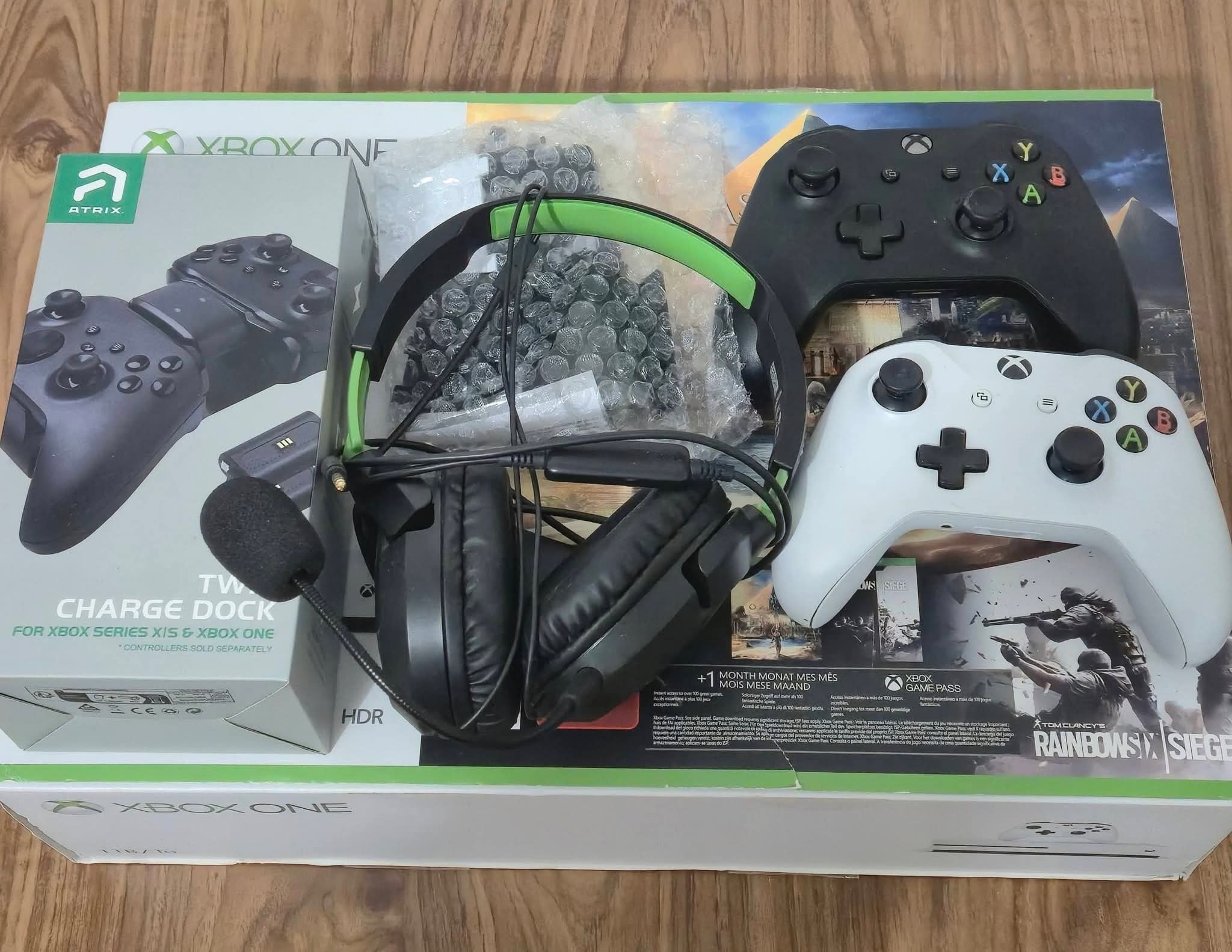 Console Xbox One S - 1 To ( lot complet) 