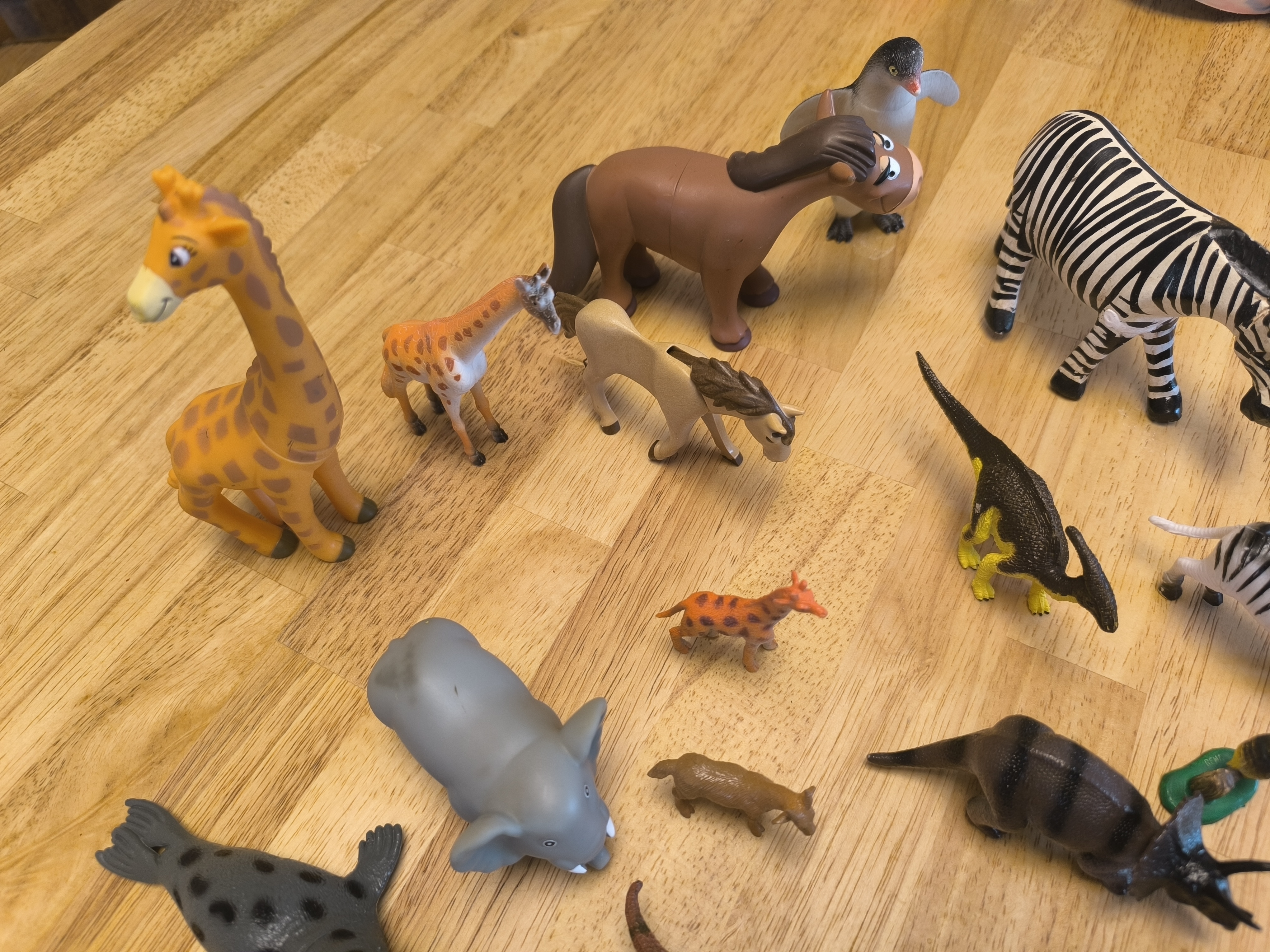Wild Safari Animal Figurine Set
