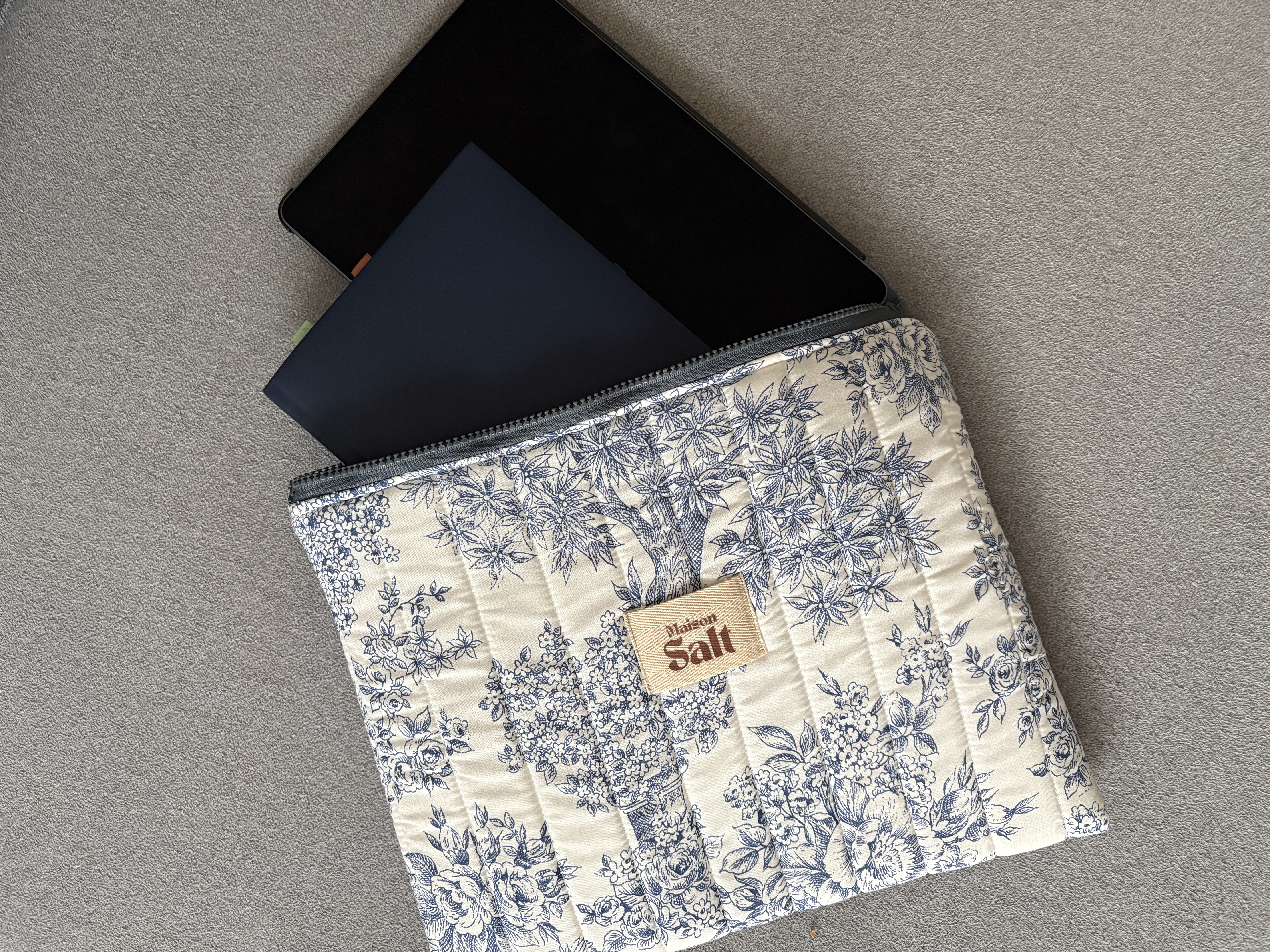 Pochette Jouy bleu Vagabond - 13 pouces ou moins