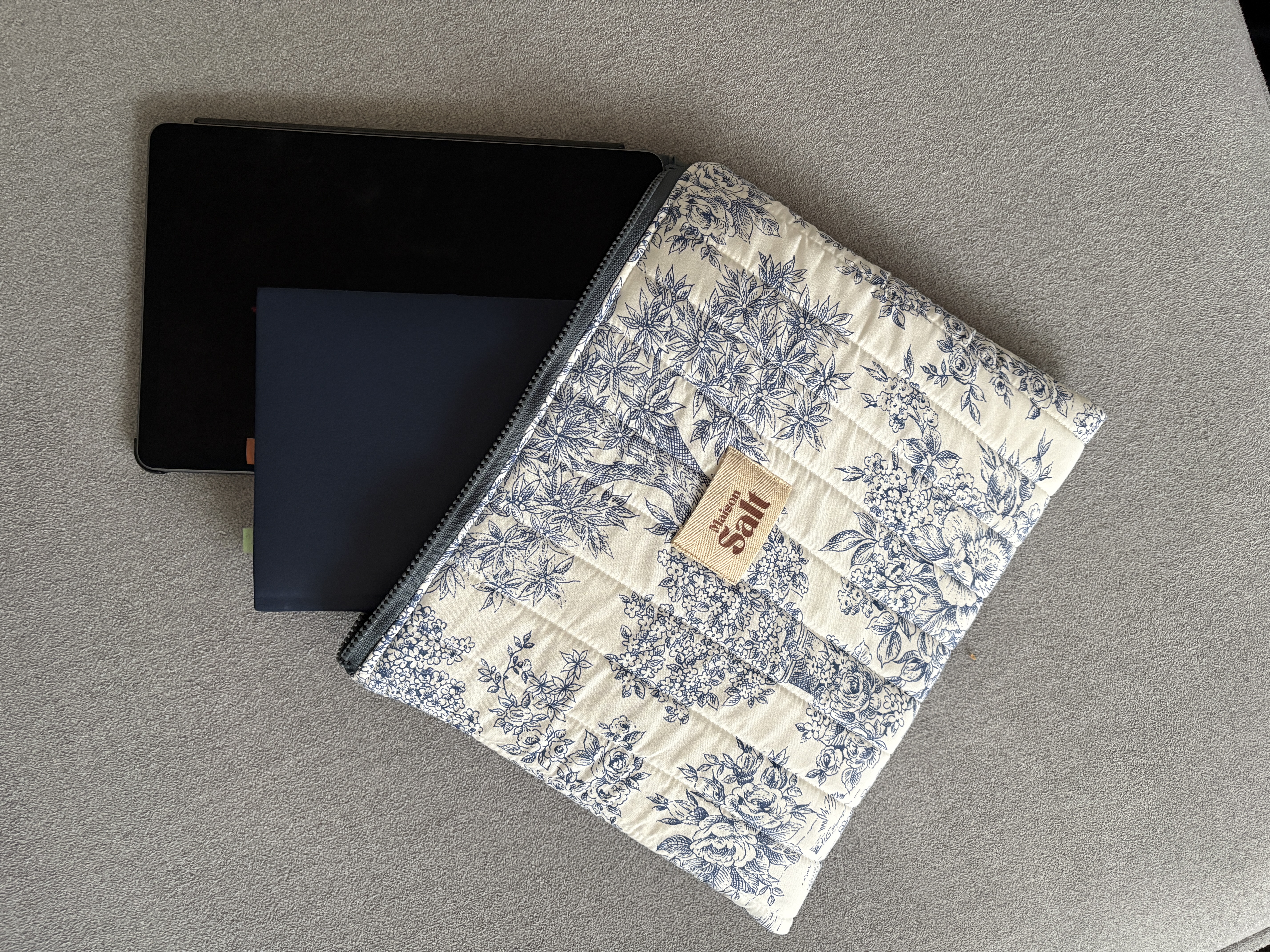 Pochette Jouy bleu Vagabond - 13 pouces ou moins