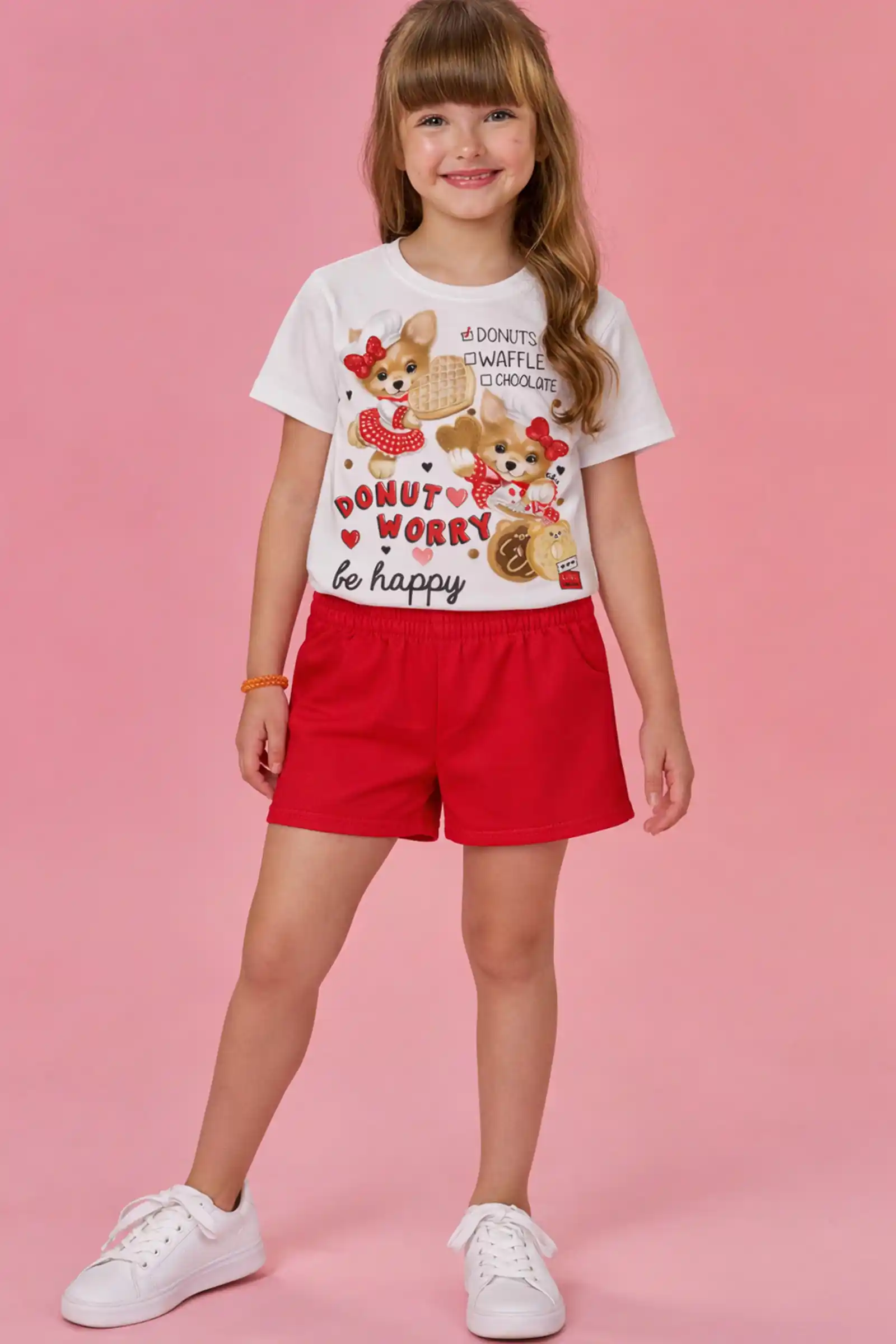 Conjunto de camiseta em meia malha e shorts em super cetim vermelho