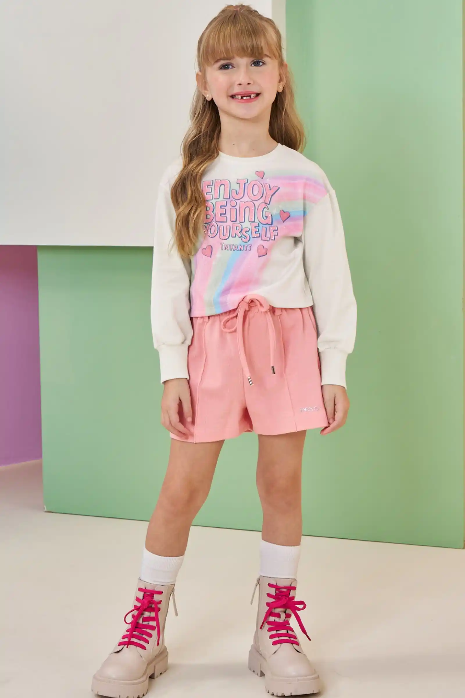 Conjunto de blusa boxy em meia maha e short em moletwill