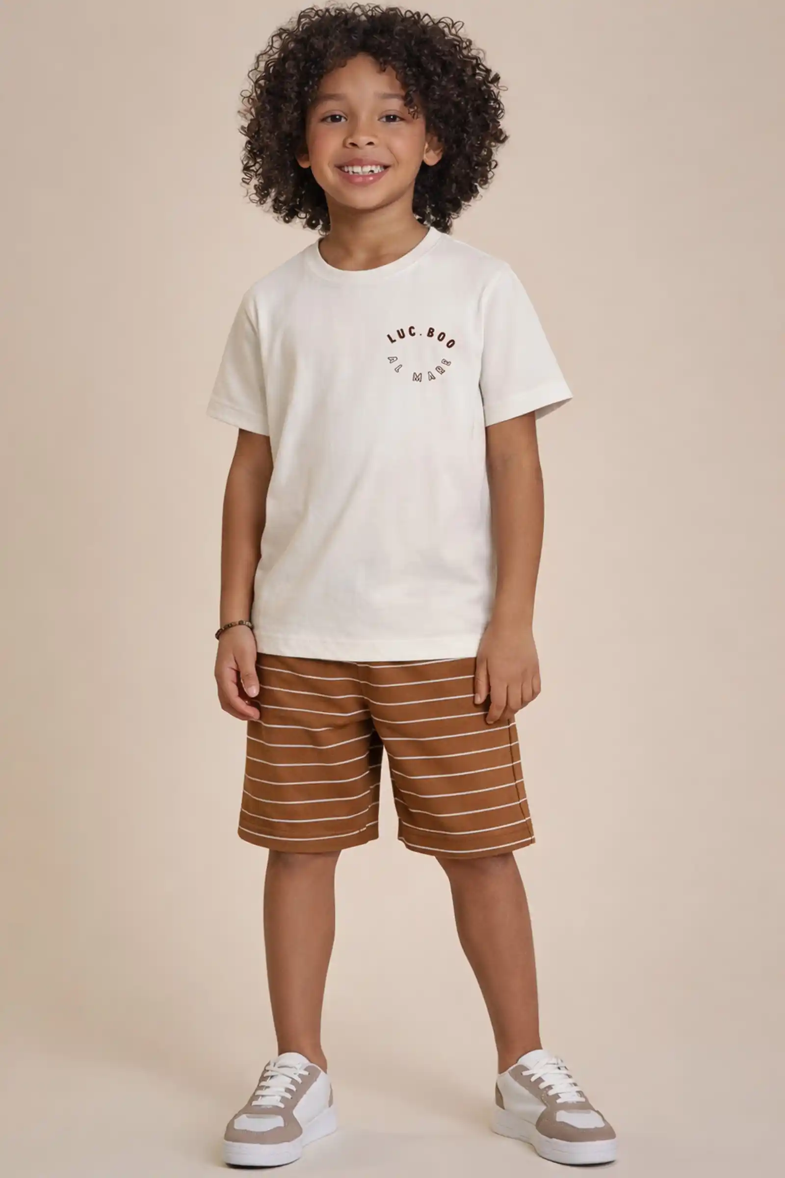 Conjunto de camiseta em meia malha e bermuda em cotton listrado