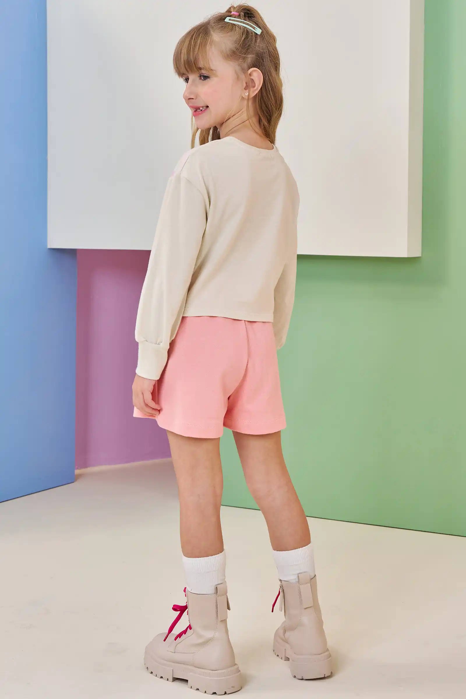 Conjunto de blusa boxy em meia maha e short em moletwill