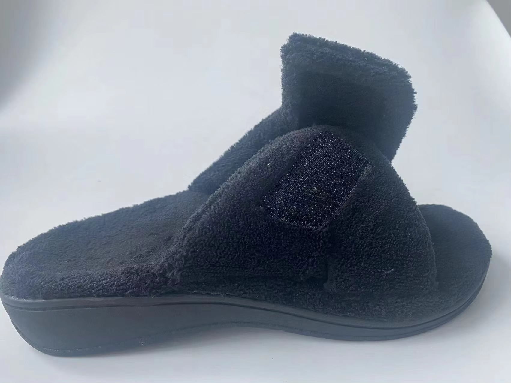 Thick-Soled Fuzzy Cross-Strap Arch Support Slippers 