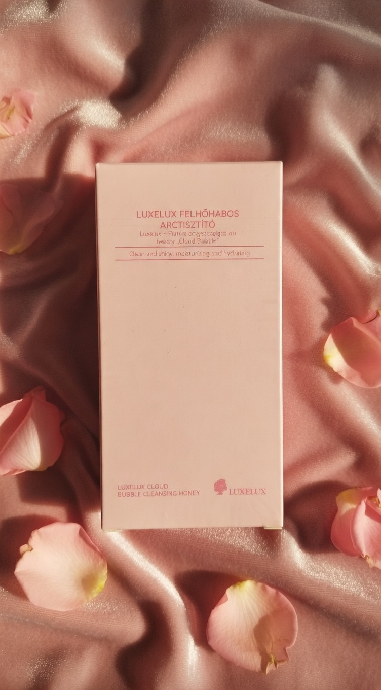 LUXELUX Cloud Bubble Cleansing Foam – Gentle Deep Detox for Radiant Skin (120ml)