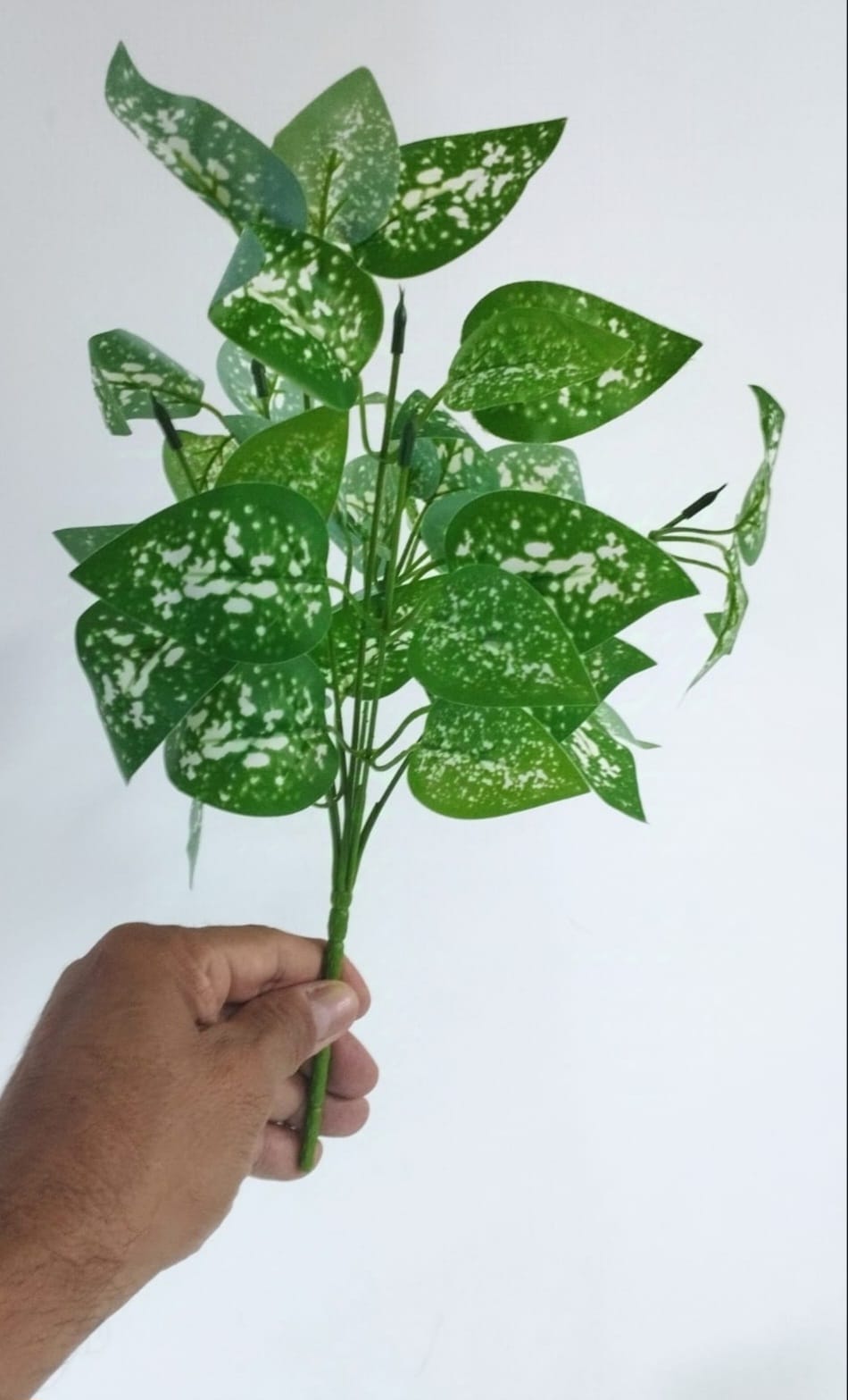 Ramillete de hojas artificiales