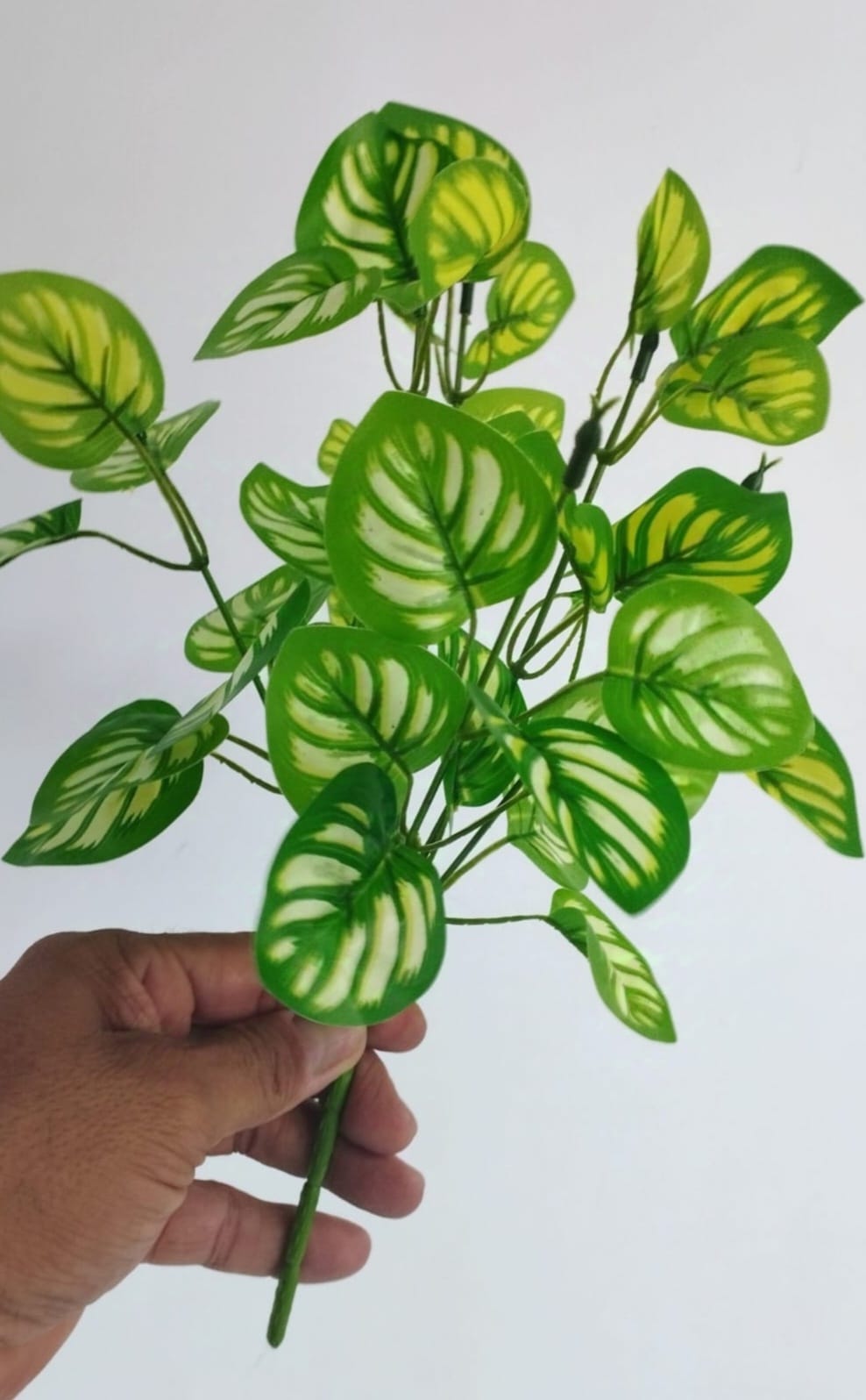 Ramillete de hojas artificiales