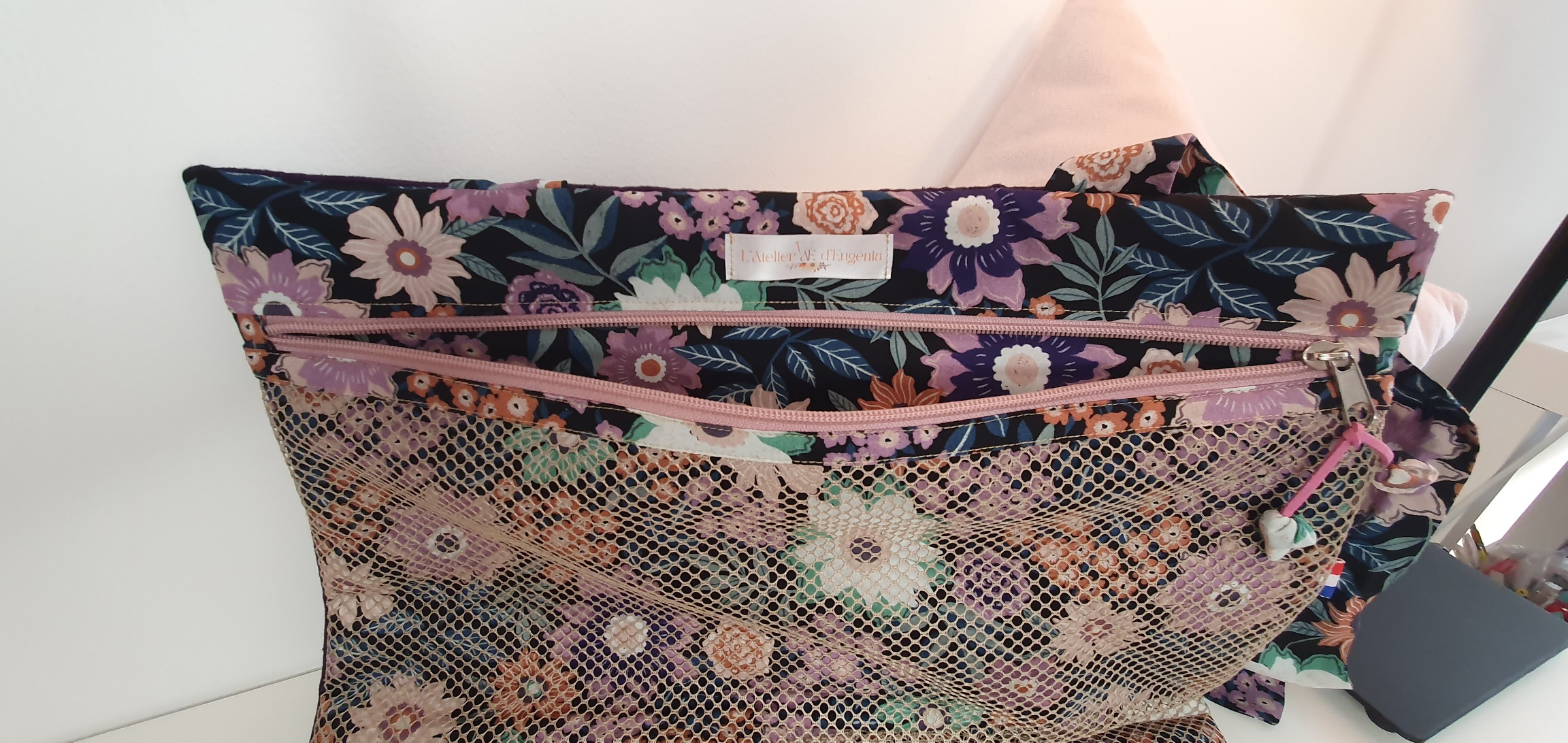 "JARDIN SECRET" Pochette à lingerie, brodée