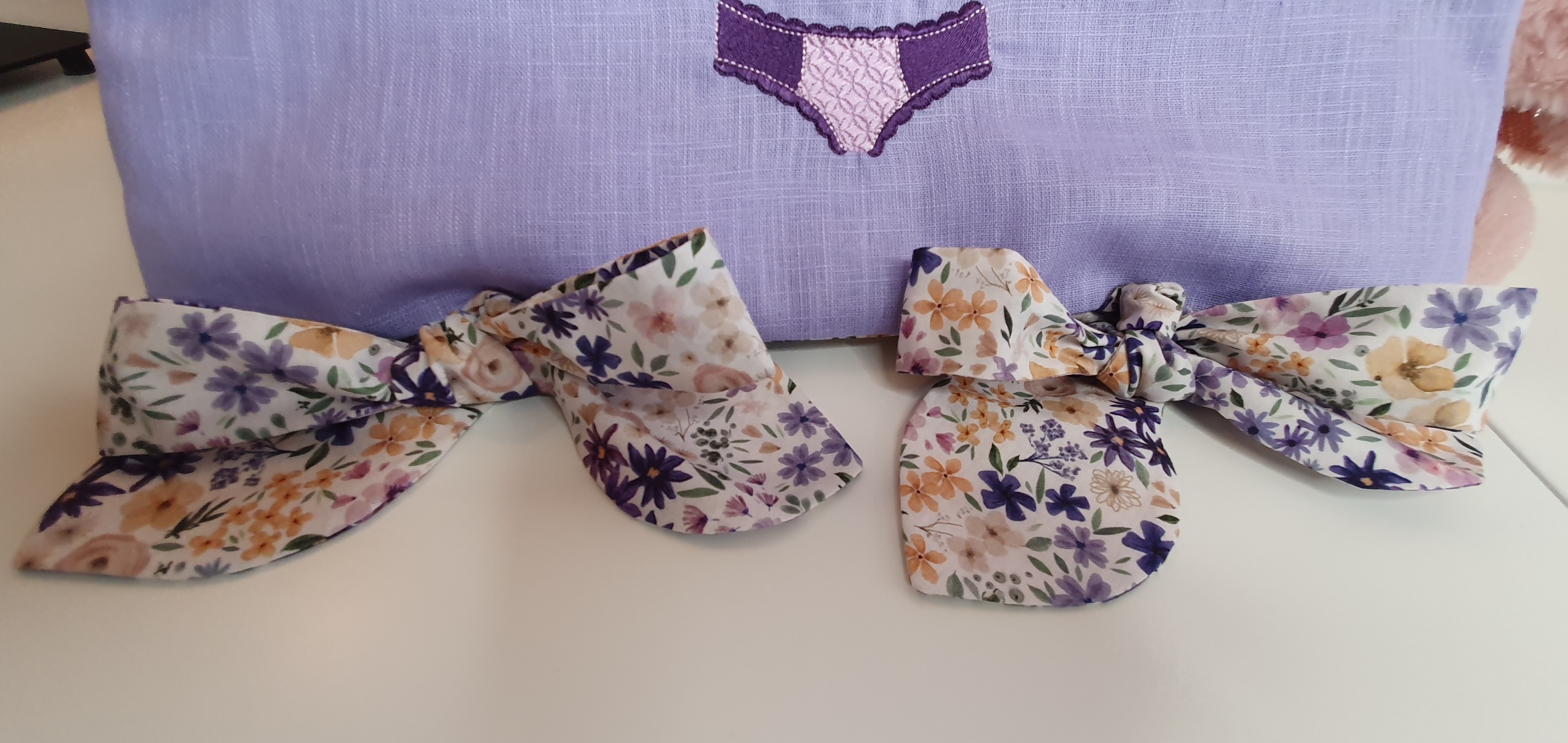 "JARDIN SECRET" Pochette à lingerie, brodée