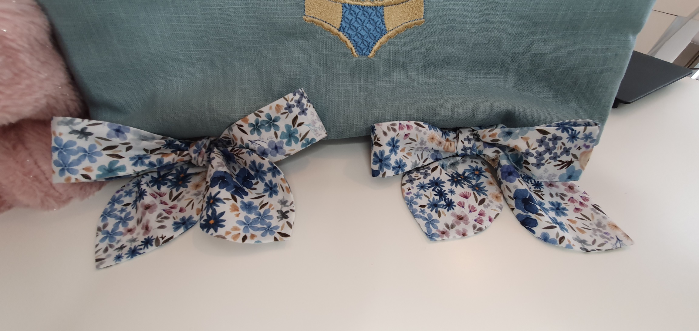 "JARDIN SECRET" Pochette à lingerie, brodée
