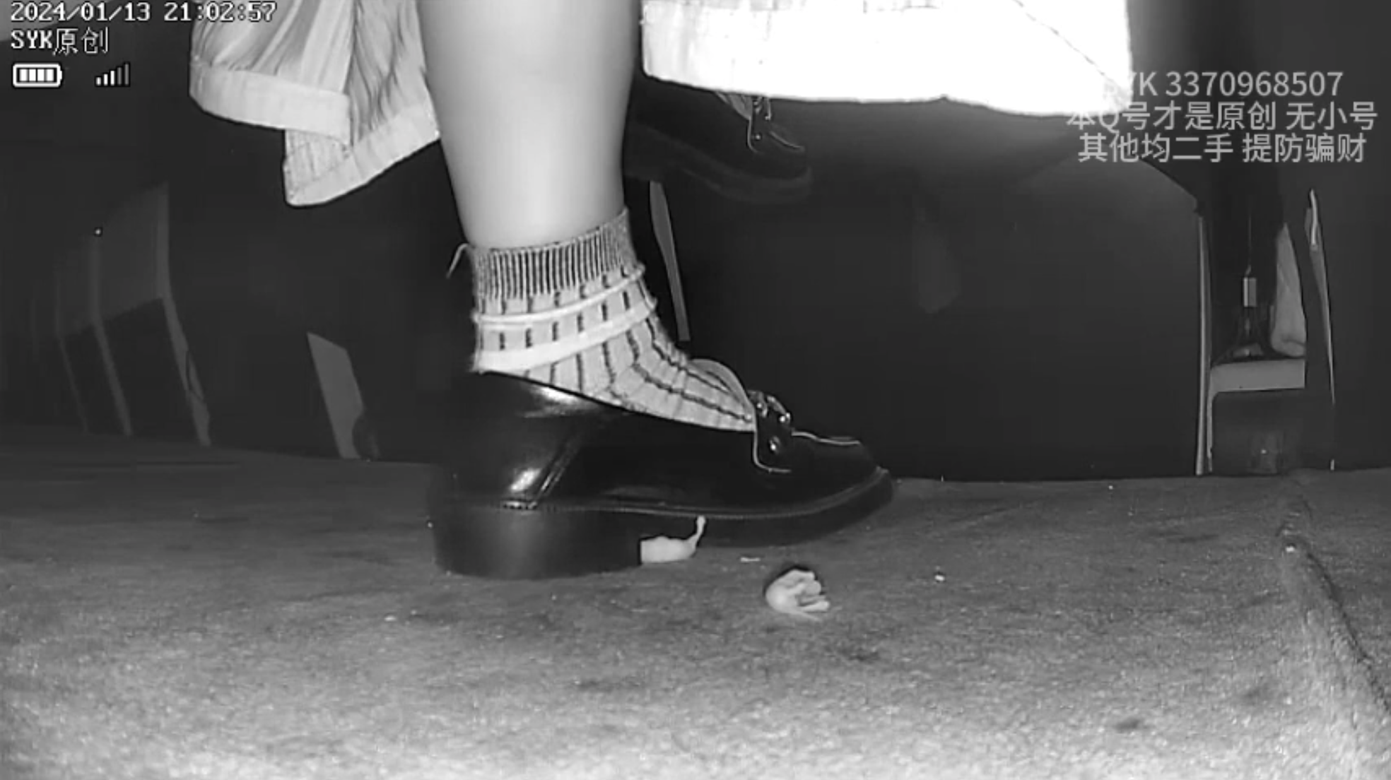 3 different Woman Accidnet pinkie crush 2 with  Loafers and sneakers