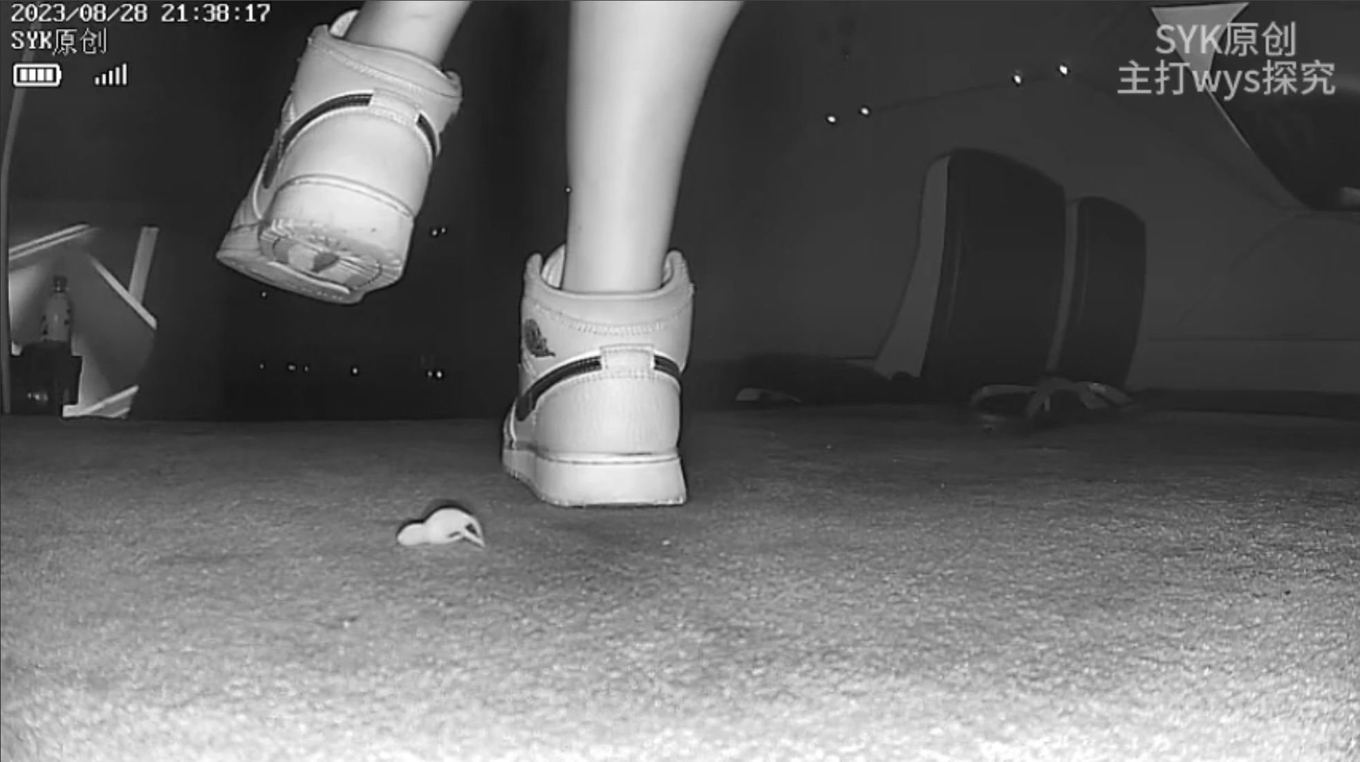 pinkie crushed by young women with nike  Sneakers