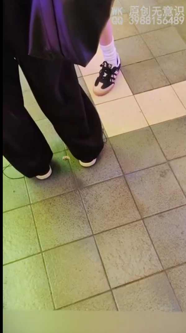 multiple girls candid pinkie crush by  sneakers