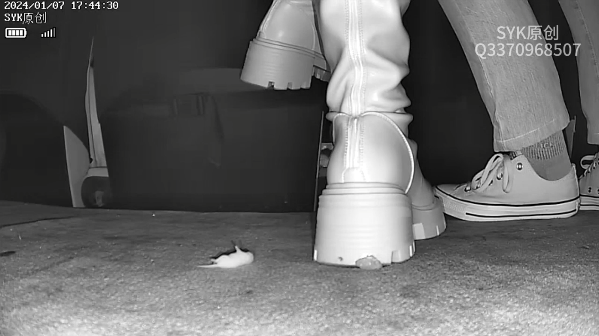 Very Beatiful women crush pinkies with  white boots