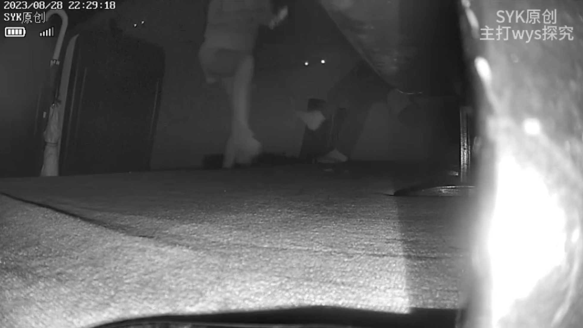 pinkie crushed by young women with nike  Sneakers