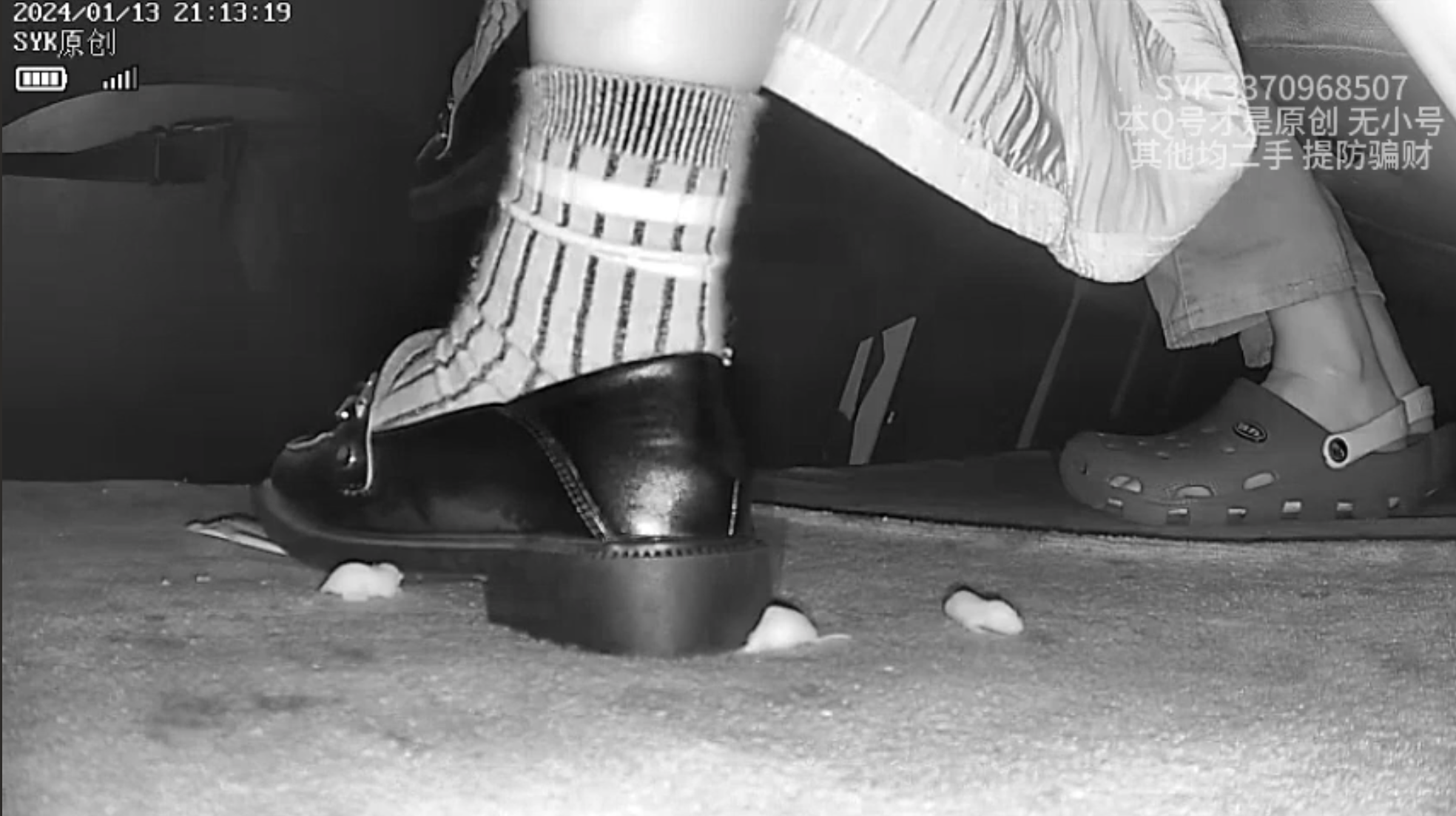 3 different Woman Accidnet pinkie crush 2 with  Loafers and sneakers