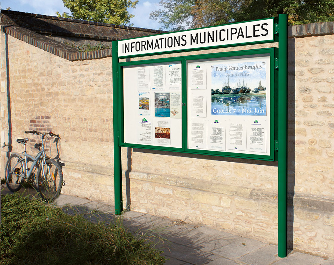 Vitrina 1000 sobre postes Ø 76 mm