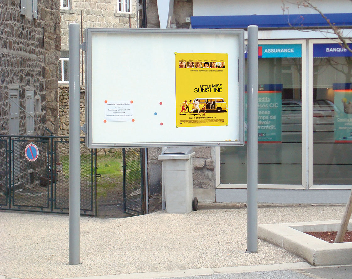 Vitrina de anuncio Vega