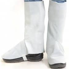 Perneira confeccionada em raspa